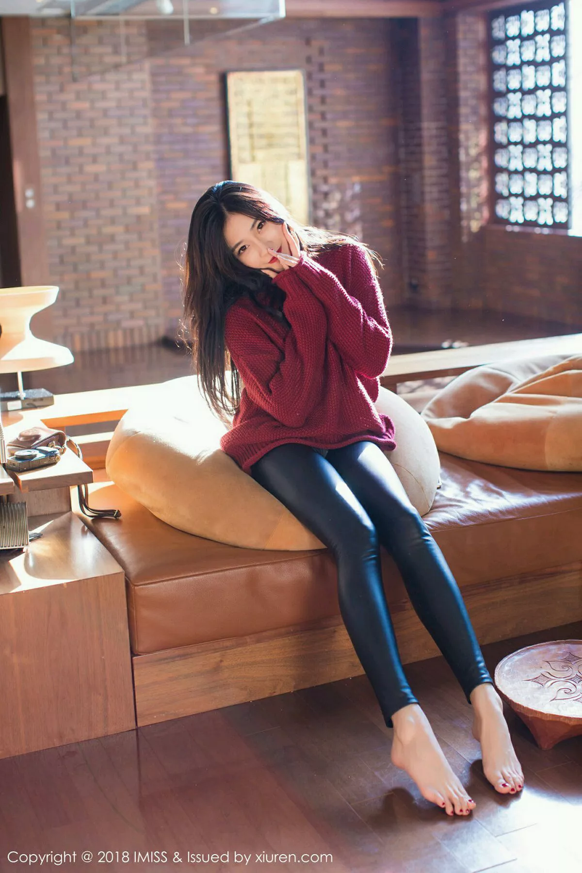 秀人集.com_[IMISS爱蜜社]Vol.239_女神许诺Sabrina日本旅拍白衬衣配黑短裙黑丝袜诱惑写真60P