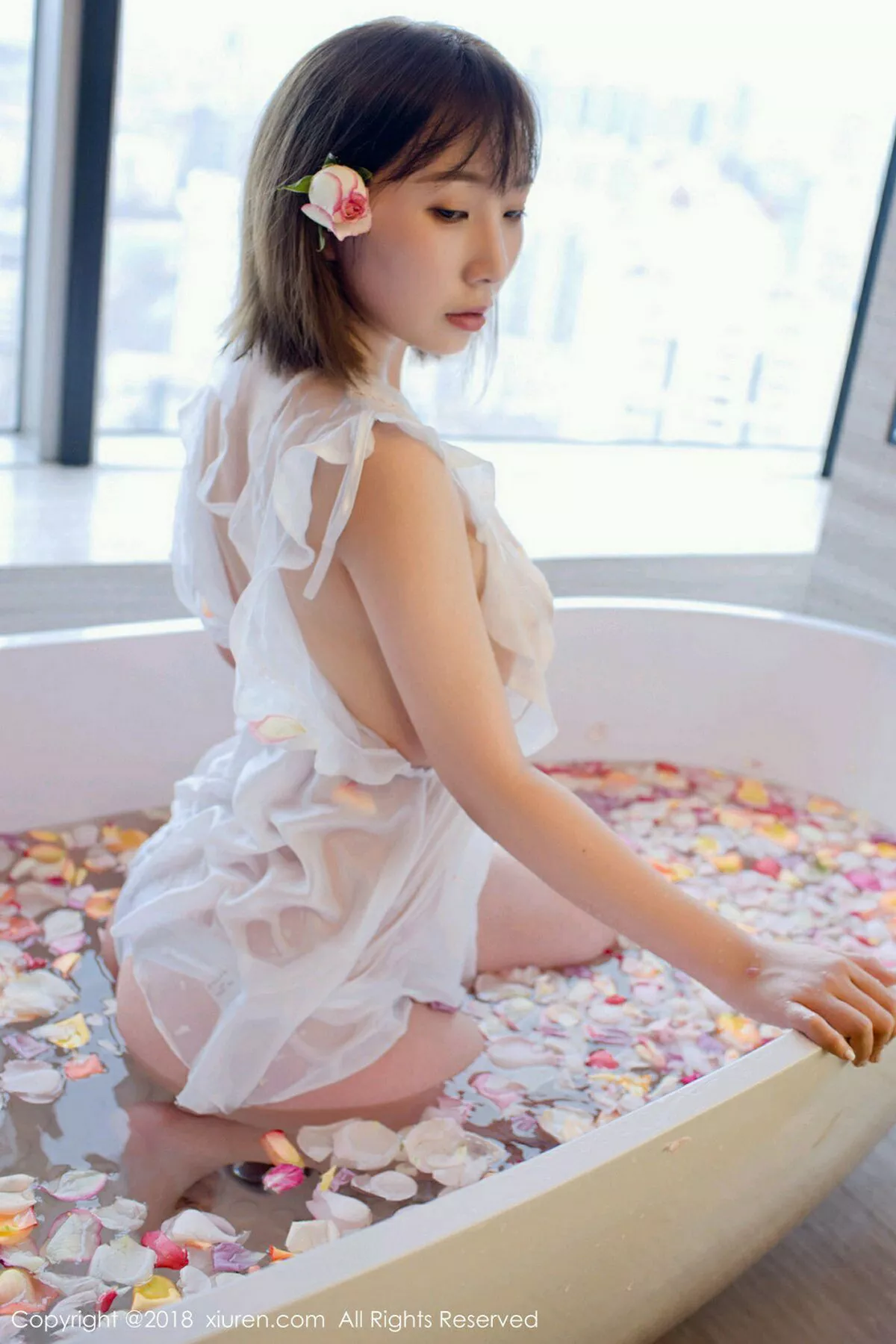 秀人集.com_[XiuRen秀人网]No.981_嫩模枝恩居家私房浴缸里玫瑰花瓣浴真空湿身诱惑写真57P