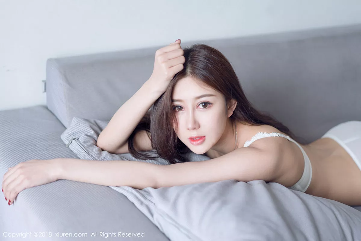 秀人集.com_[XiuRen秀人网]No.1016_嫩模晓梦may居家白色蕾丝边内衣半脱秀翘臀诱惑写真40P