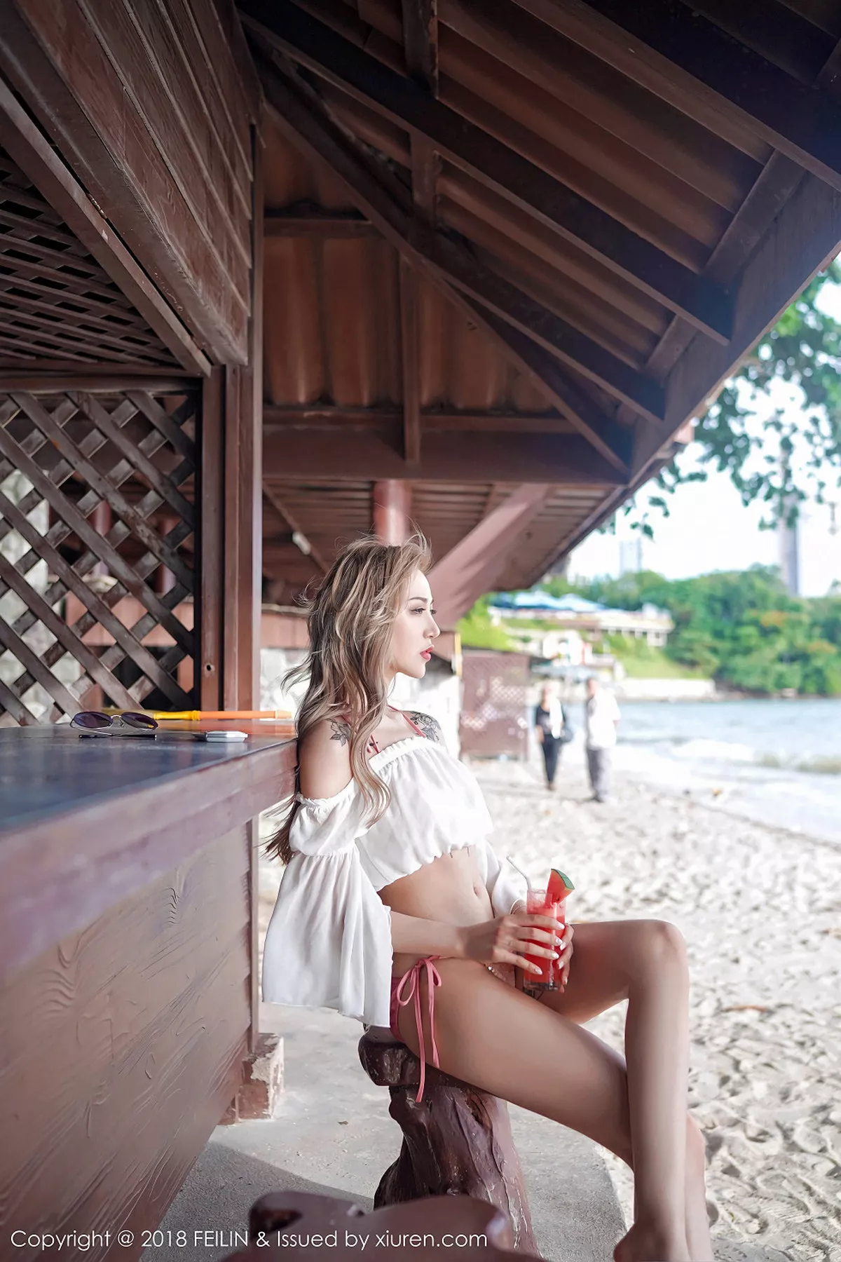 秀人集.com_[FeiLin嗲囡囡]Vol.136_嫩模晗大大Via户外泳池边性感比基尼秀完美身材湿身诱惑写真38P