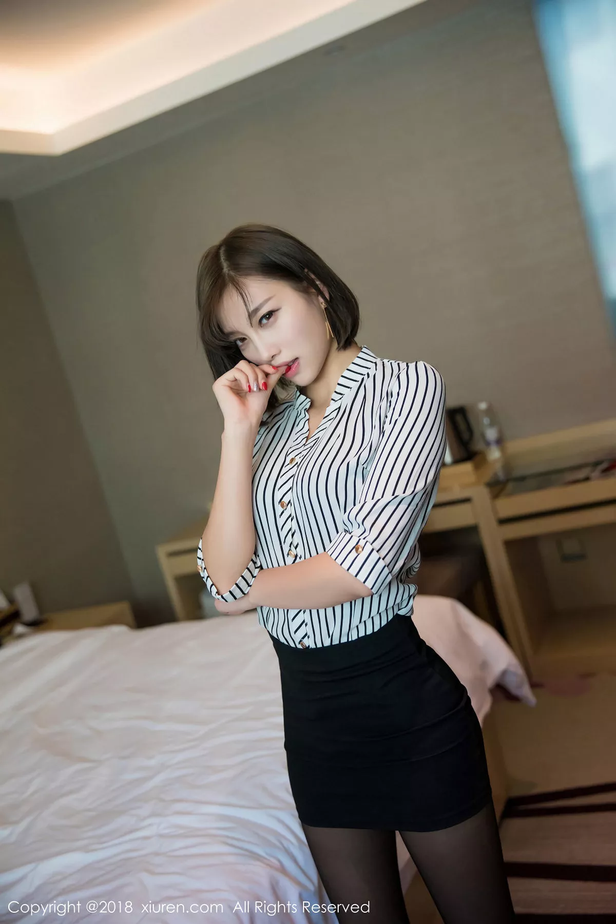 秀人集.com_[XiuRen秀人网]No.1013_甜美女神杨晨晨sugar职场女性短裙配黑丝袜妩媚性感写真52P