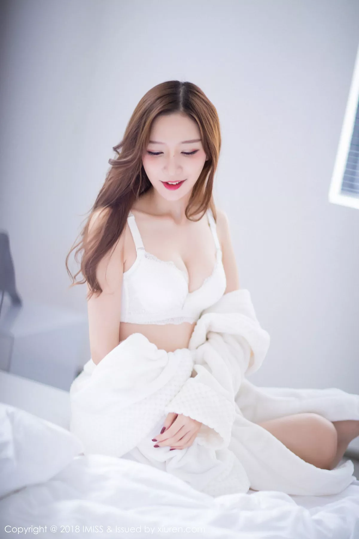 秀人集.com_[IMISS爱蜜社]Vol.233_新人嫩模小琳白色蕾丝连身裙+私房浴袍秀豪乳诱惑写真44P