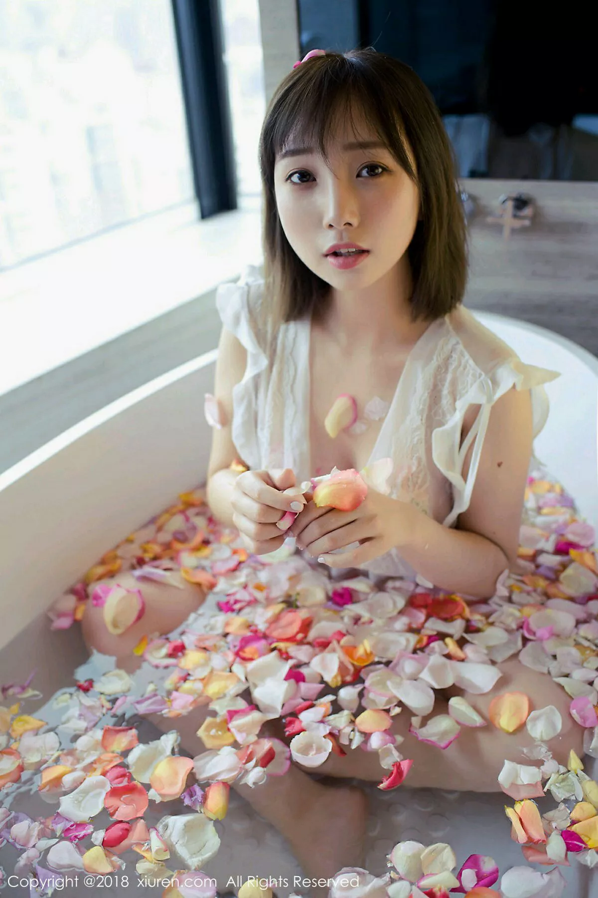 秀人集.com_[XiuRen秀人网]No.981_嫩模枝恩居家私房浴缸里玫瑰花瓣浴真空湿身诱惑写真57P