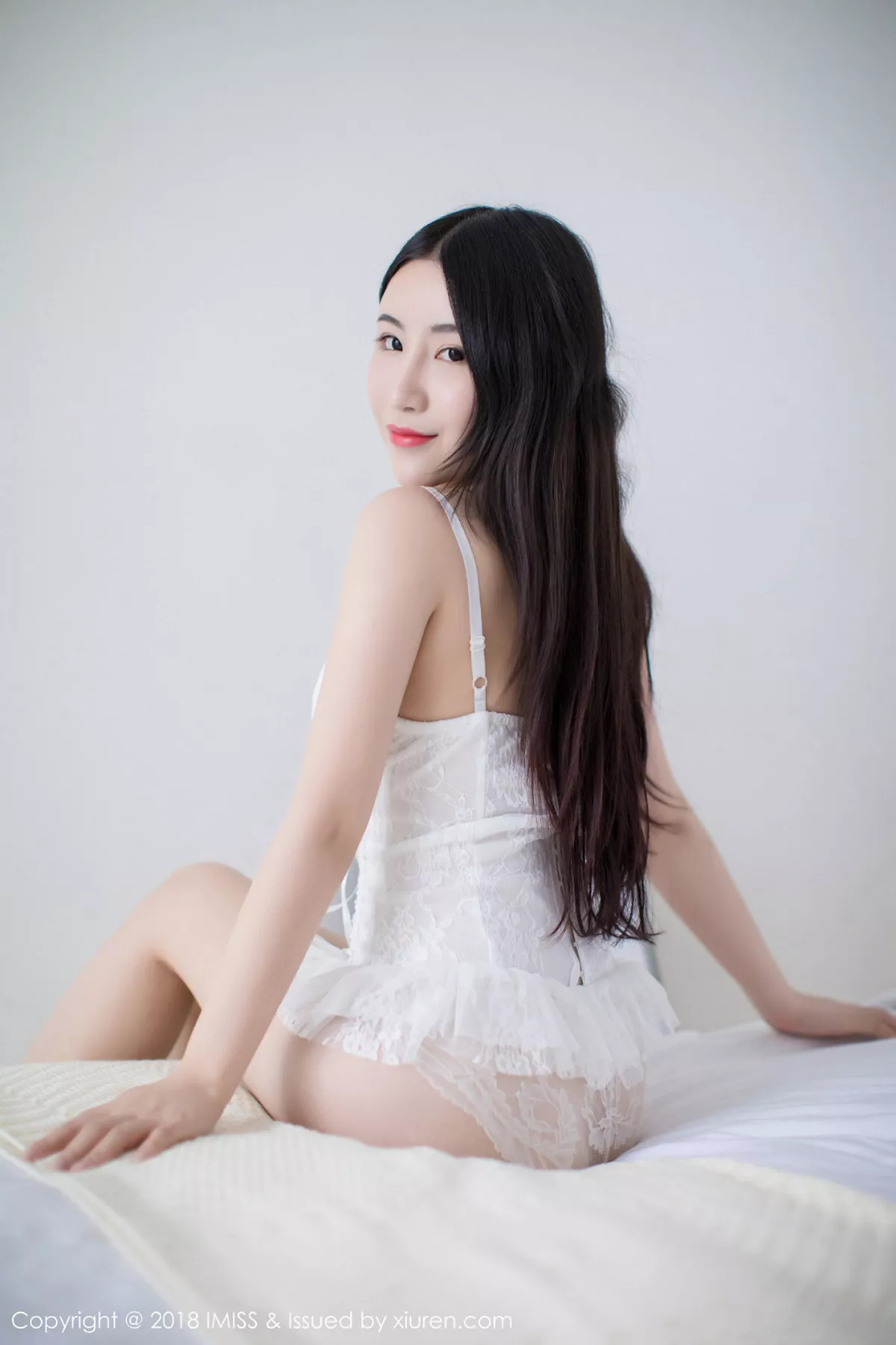 秀人集.com_[IMISS爱蜜社]Vol.236_女神绯月樱-Cherry居家吊带白色蕾丝内衣秀豪乳诱惑写真42P