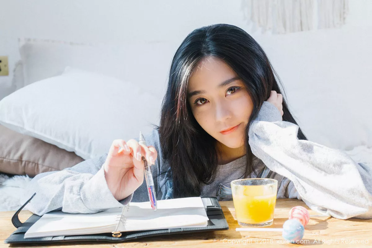 秀人集.com_[XiuRen秀人网]No.1024_女神许诺Sabrina居家早安女友系列床上慵懒迷人写真82P