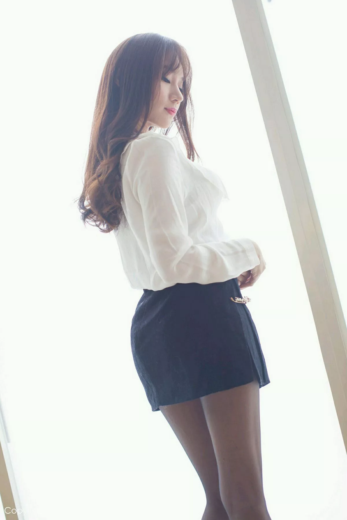 秀人集.com_[IMISS爱蜜社]Vol.247_女神小狐狸Sica北海道旅拍性感白衬衣半脱秀完美身材诱惑写真35P