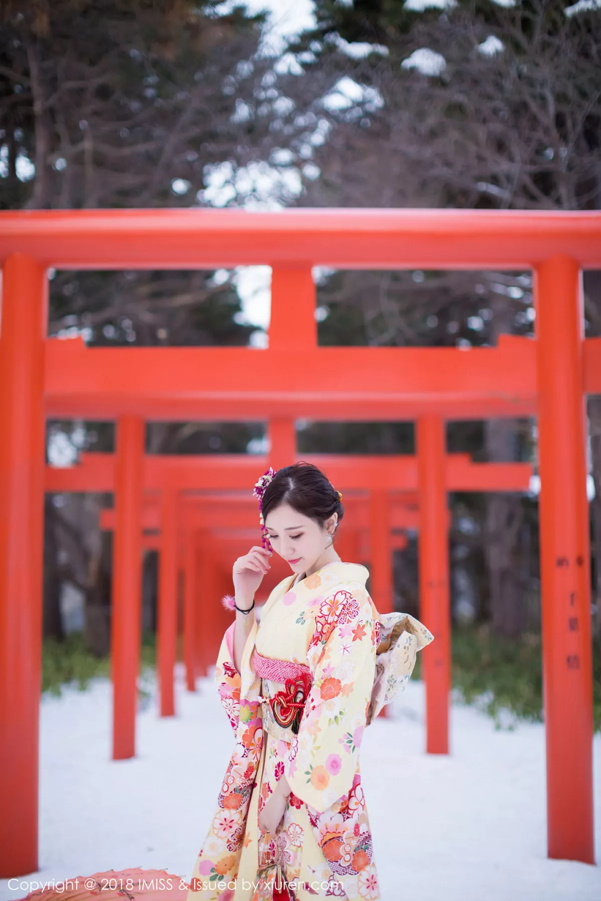 秀人集.com_[IMISS爱蜜社]Vol.242_嫩模淼淼萌萌哒北海道旅拍白色高叉连体内衣爆乳诱惑写真34P