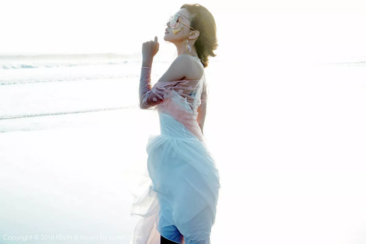 秀人集.com_[FeiLin嗲囡囡]Vol.142_嫩模冯木木LRIS班塔延岛旅拍海边清新吊带连身裙写真46P