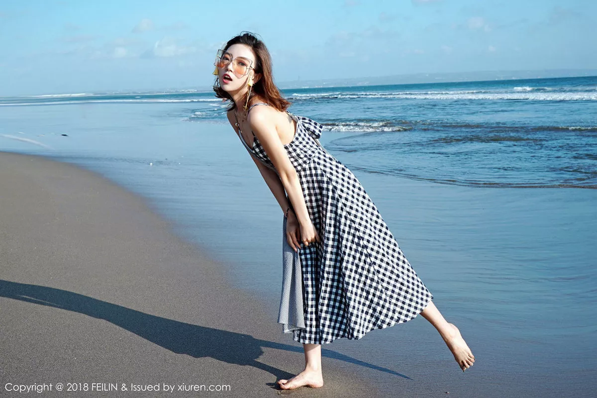 秀人集.com_[FeiLin嗲囡囡]Vol.142_嫩模冯木木LRIS班塔延岛旅拍海边清新吊带连身裙写真46P
