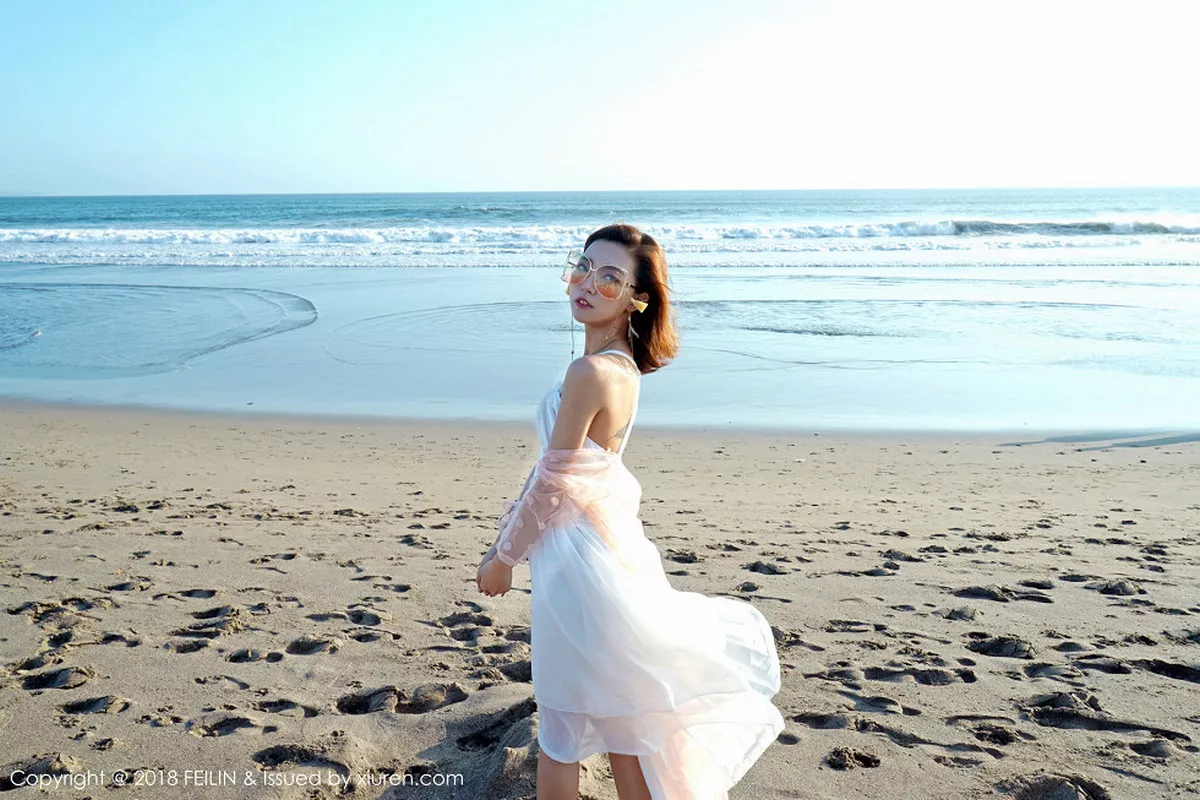 秀人集.com_[FeiLin嗲囡囡]Vol.142_嫩模冯木木LRIS班塔延岛旅拍海边清新吊带连身裙写真46P