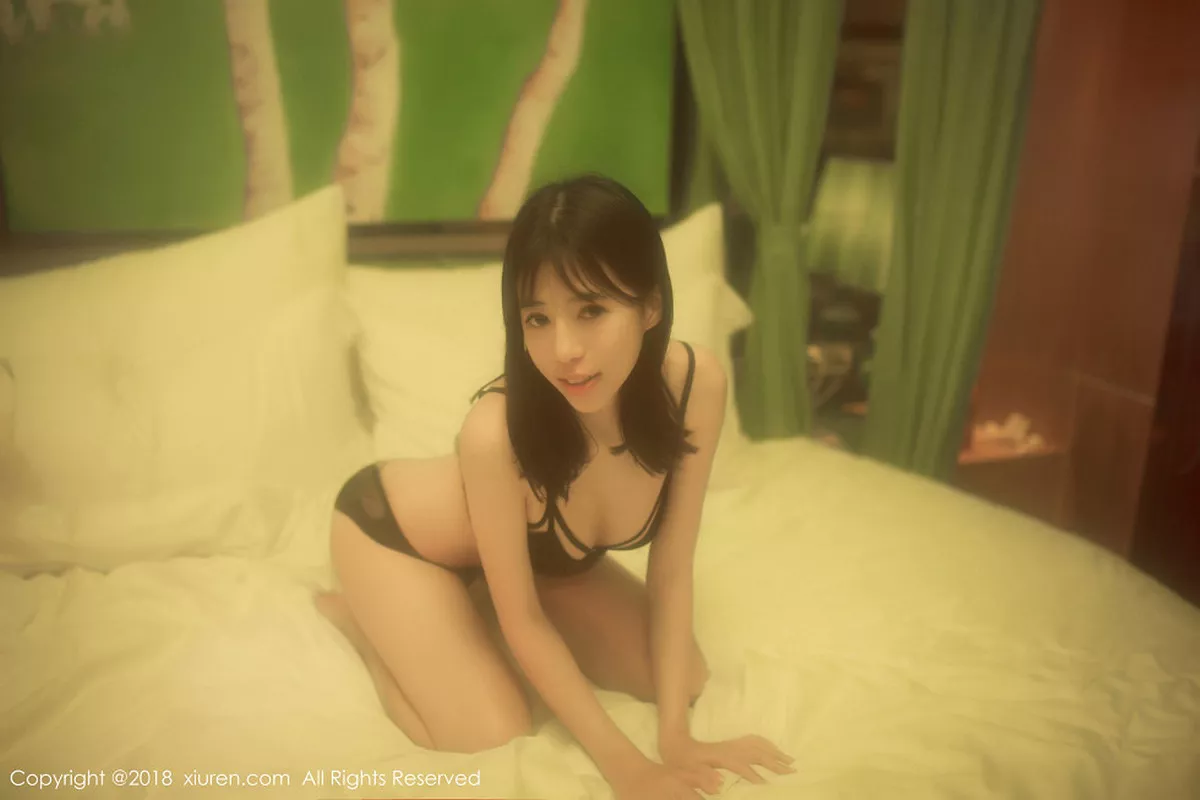 秀人集.com_[XiuRen秀人网]No.1026_嫩模艾栗栗居家黑色蕾丝内衣+户外清新美腿魅惑写真42P