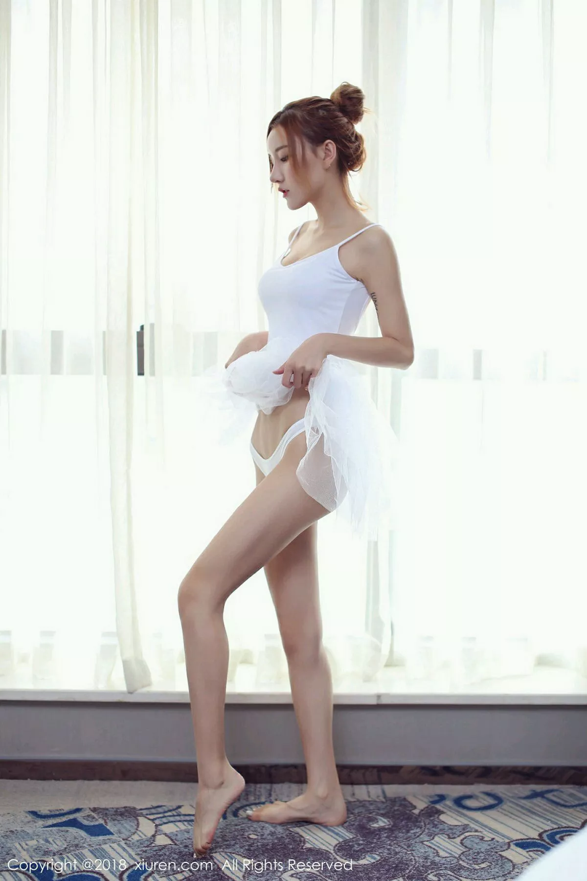秀人集.com_[XiuRen秀人网]No.1031_嫩模M梦baby芭蕾舞装扮白色内衣半脱双手档乳撩人诱惑写真55P