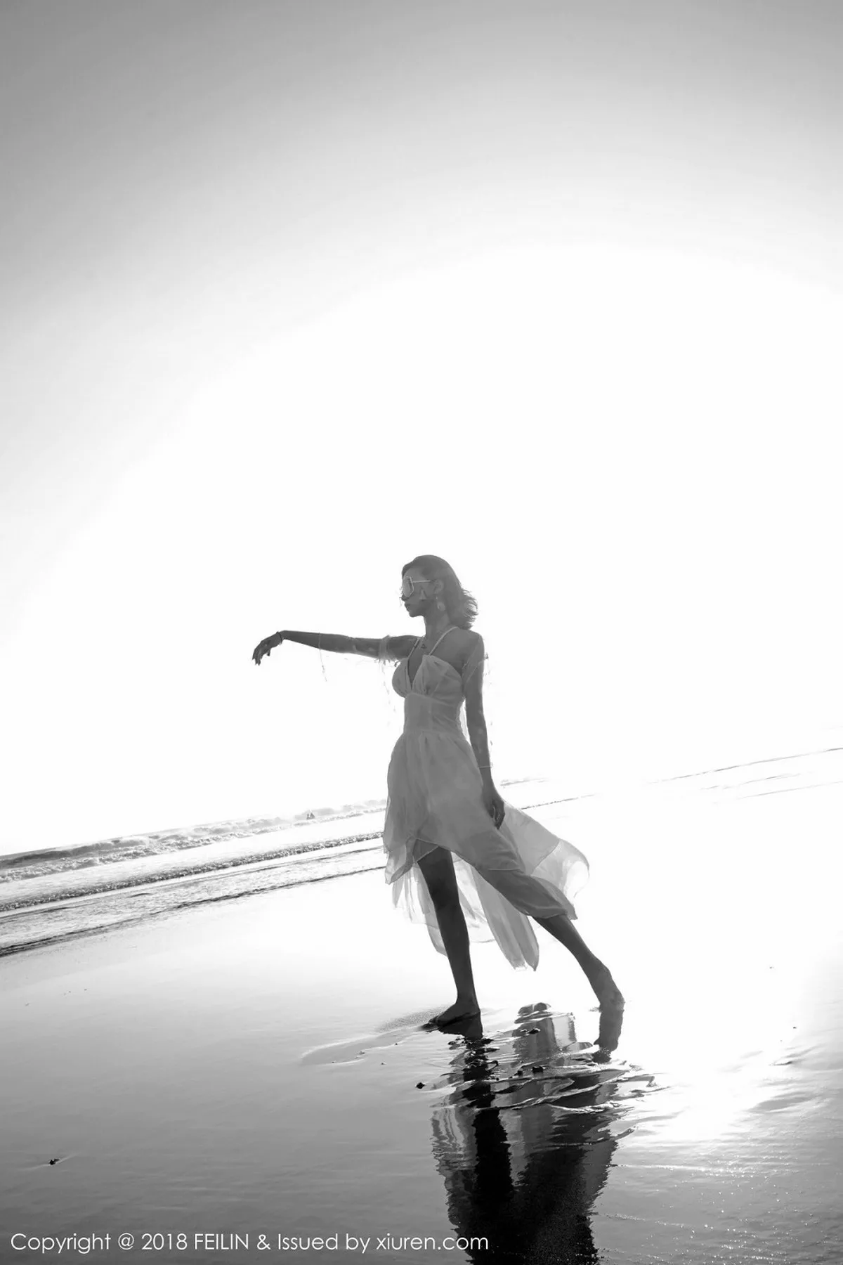 秀人集.com_[FeiLin嗲囡囡]Vol.142_嫩模冯木木LRIS班塔延岛旅拍海边清新吊带连身裙写真46P