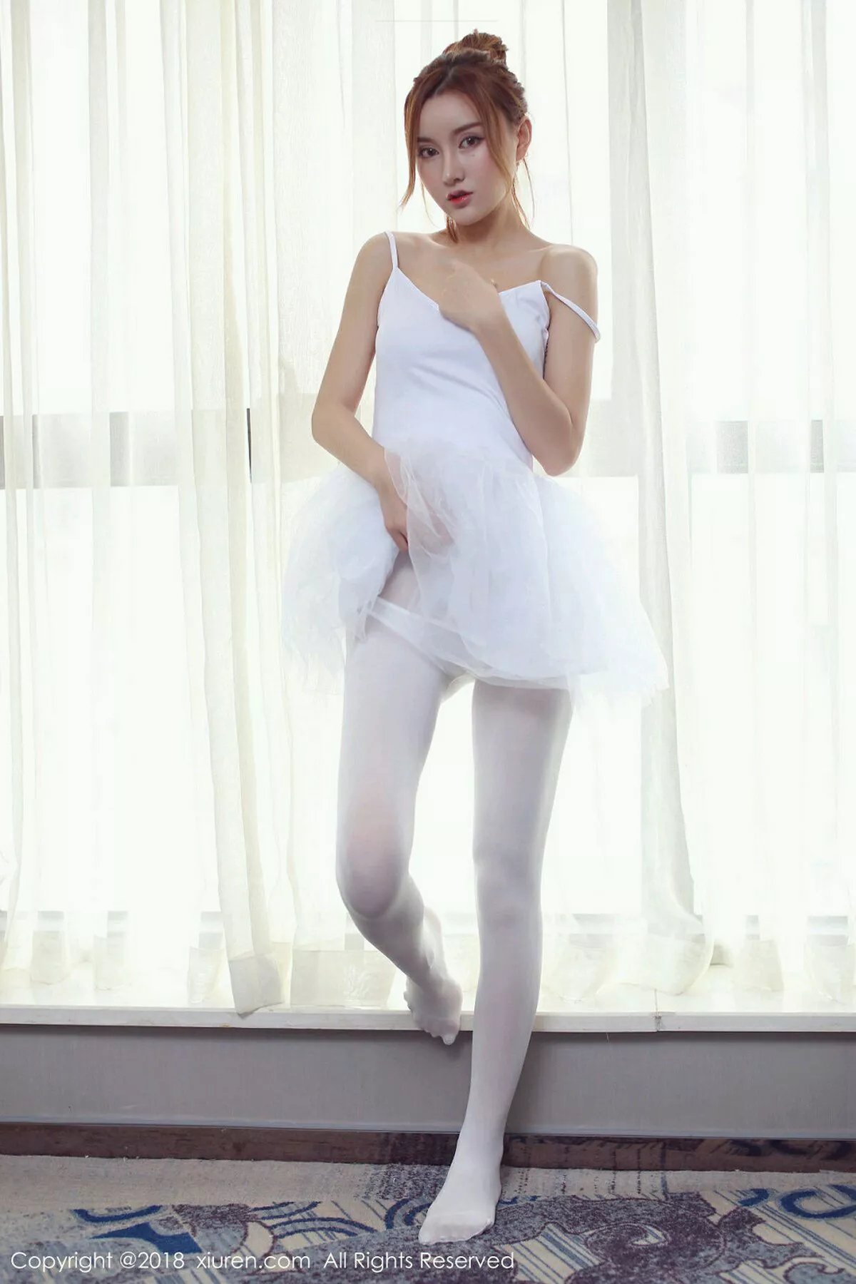 秀人集.com_[XiuRen秀人网]No.1031_嫩模M梦baby芭蕾舞装扮白色内衣半脱双手档乳撩人诱惑写真55P