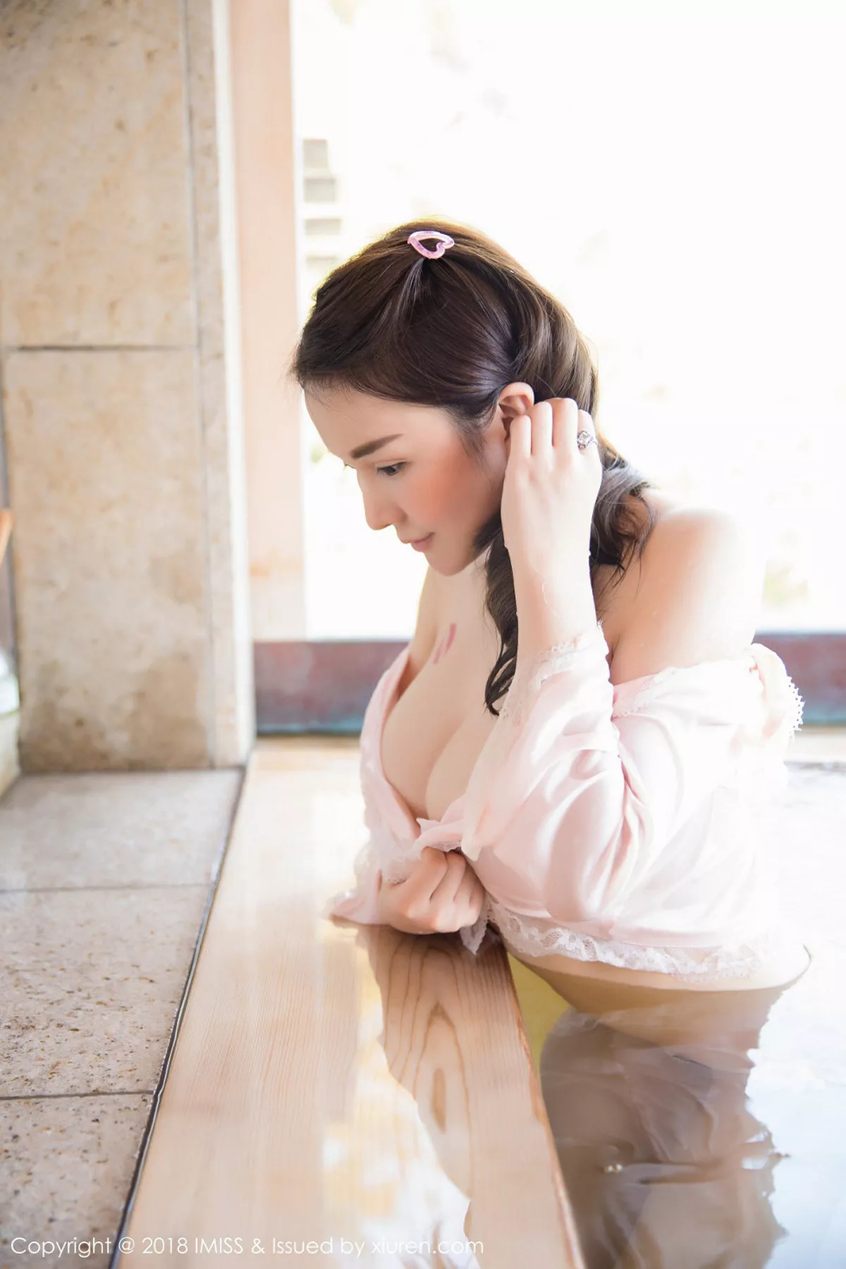 秀人集.com_[IMISS爱蜜社]Vol.244_女神沈蜜桃miko日本旅拍泳池里粉色薄纱真空露巨乳诱惑写真42P