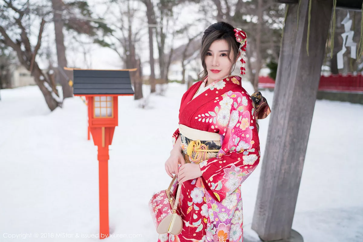 秀人集.com_[MiStar魅妍社]Vol.228_嫩模小奶昔Kyra北海道旅拍浴缸里蕾丝内衣湿身秀翘臀诱惑写真35P