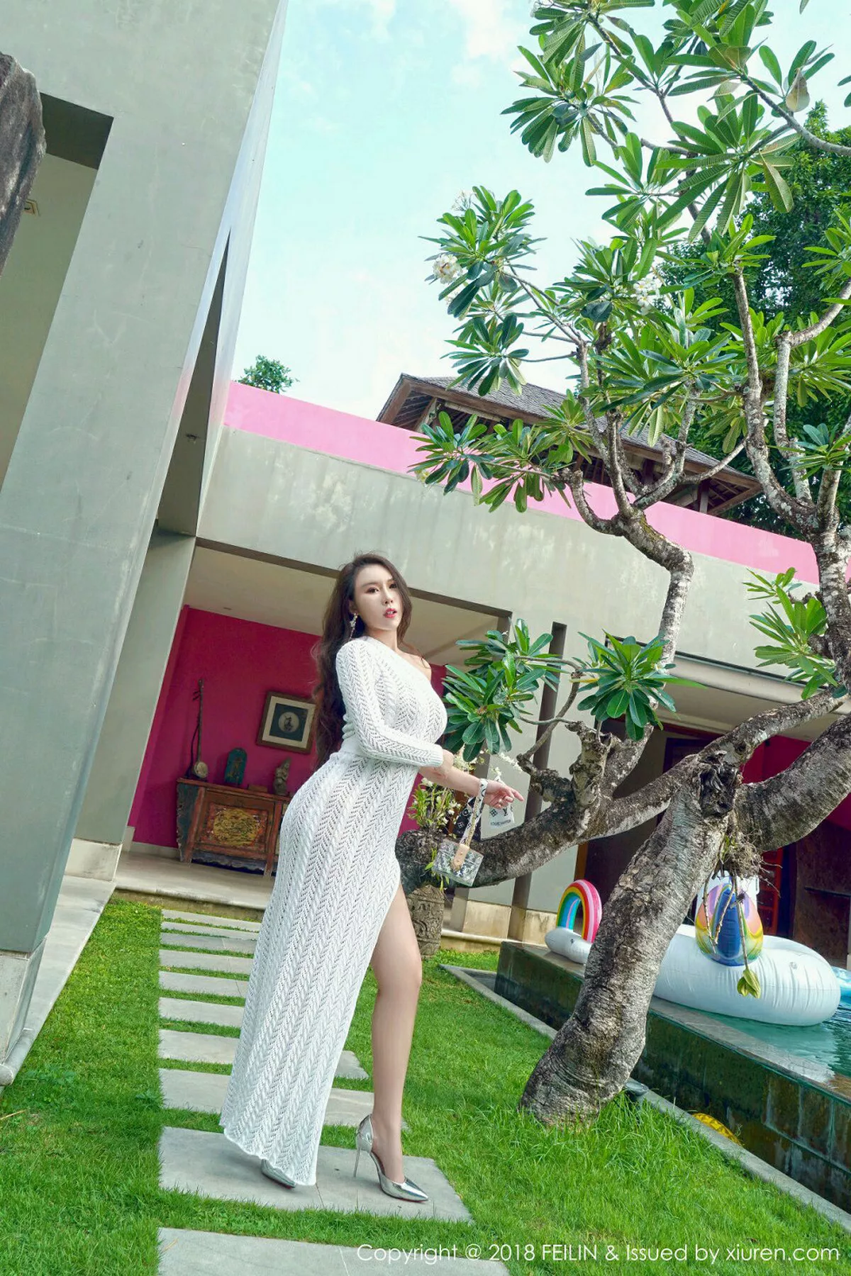 秀人集.com_[FeiLin嗲囡囡]Vol.143_女神Egg-尤妮丝菲律宾旅拍粉色高叉连体衣秀丰乳肥臀诱惑写真45P