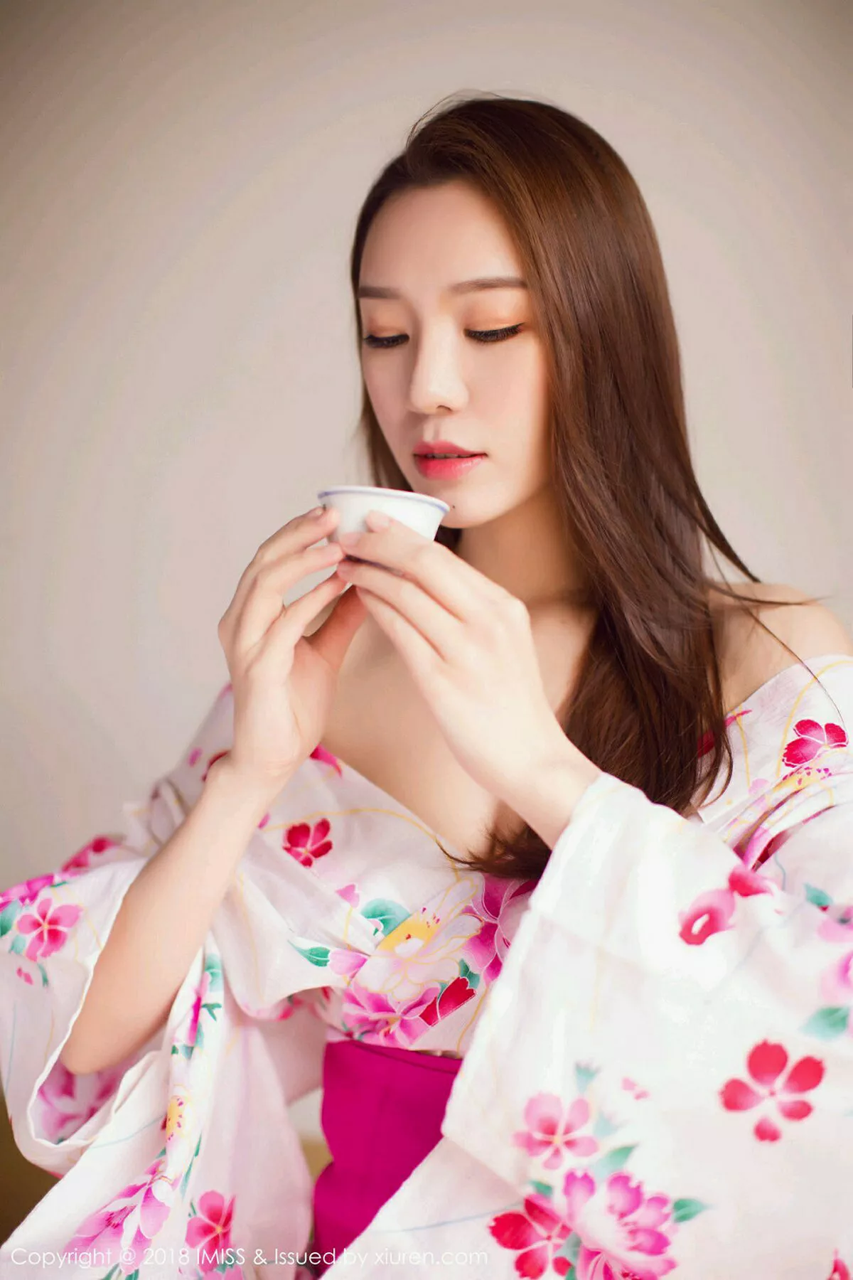 秀人集.com_[IMISS爱蜜社]Vol.252_嫩模Katrina私房日系和服真空露美乳+黑丝OL系列完美诱惑写真42P