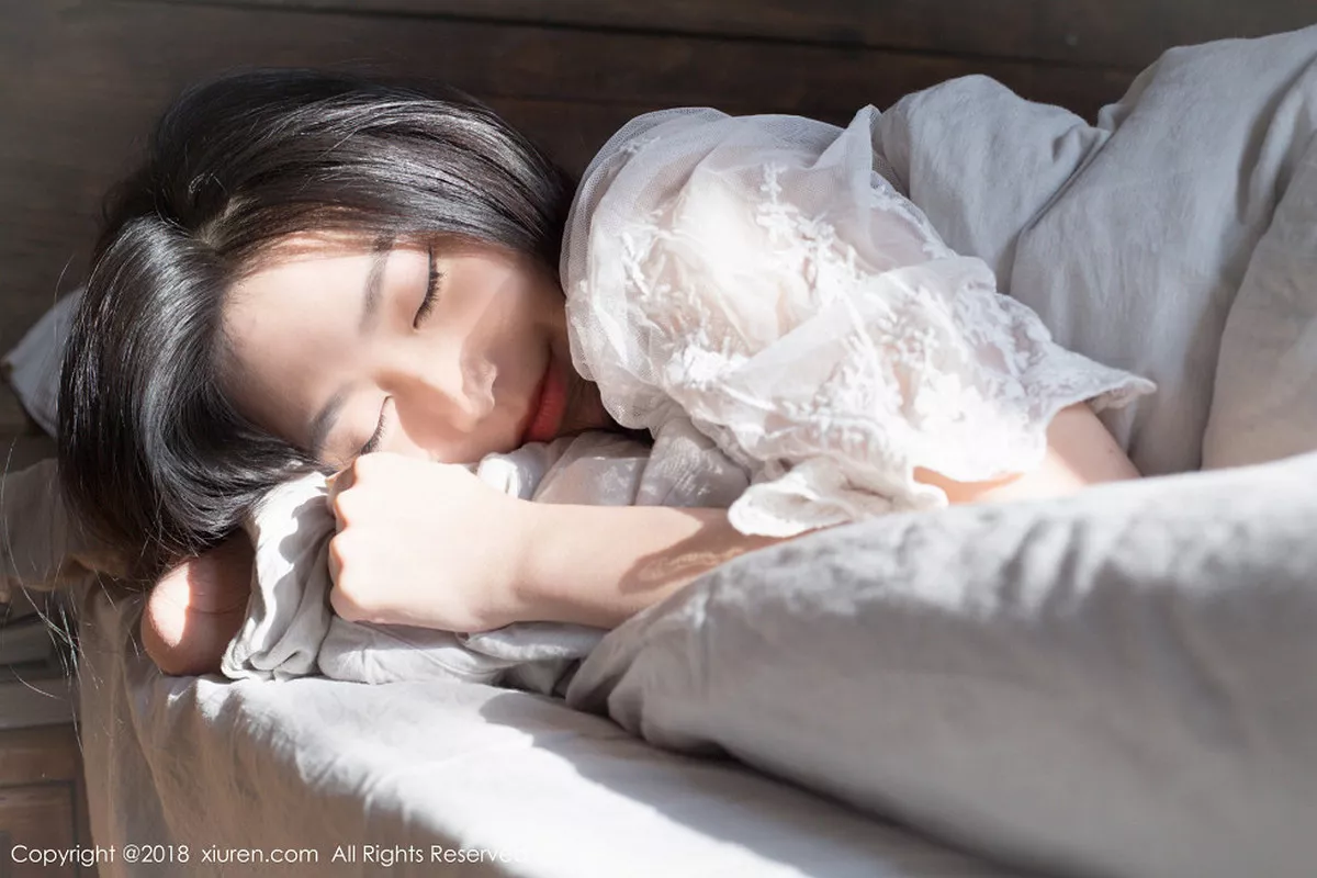 秀人集.com_[XiuRen秀人网]No.1024_女神许诺Sabrina居家早安女友系列床上慵懒迷人写真82P