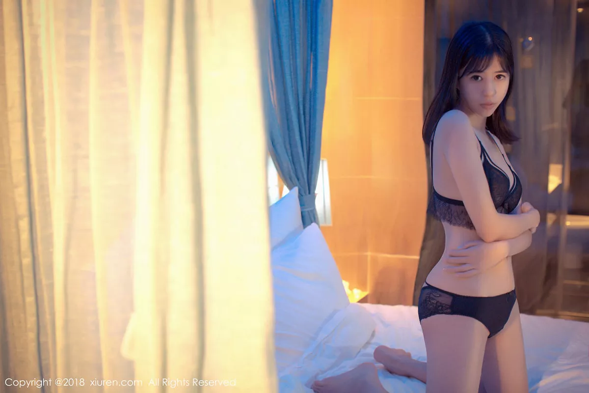 秀人集.com_[XiuRen秀人网]No.1026_嫩模艾栗栗居家黑色蕾丝内衣+户外清新美腿魅惑写真42P