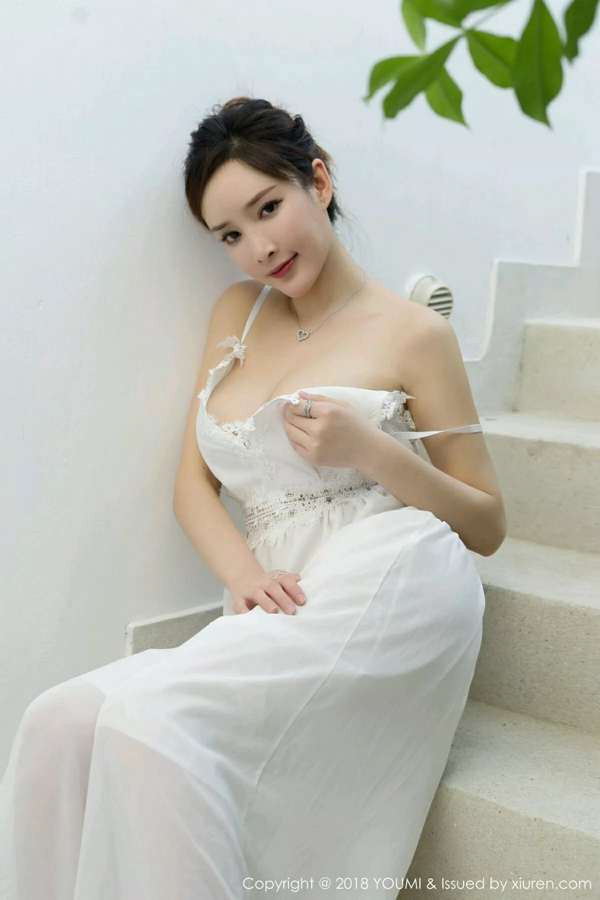 秀人集.com_[YouMi尤蜜荟]Vol.168_女神土肥圆矮挫穷苏梅岛旅拍全裸上身双手挡乳撩人诱惑写真42P