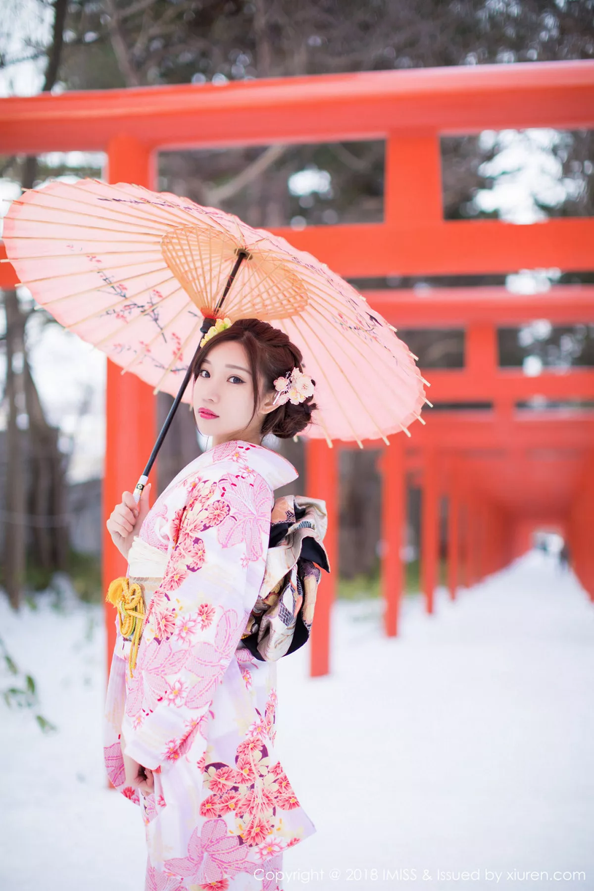 秀人集.com_[IMISS爱蜜社]Vol.256_嫩模小狐狸Sica北海道旅拍高叉连体衣配黑丝裤袜诱惑写真37P