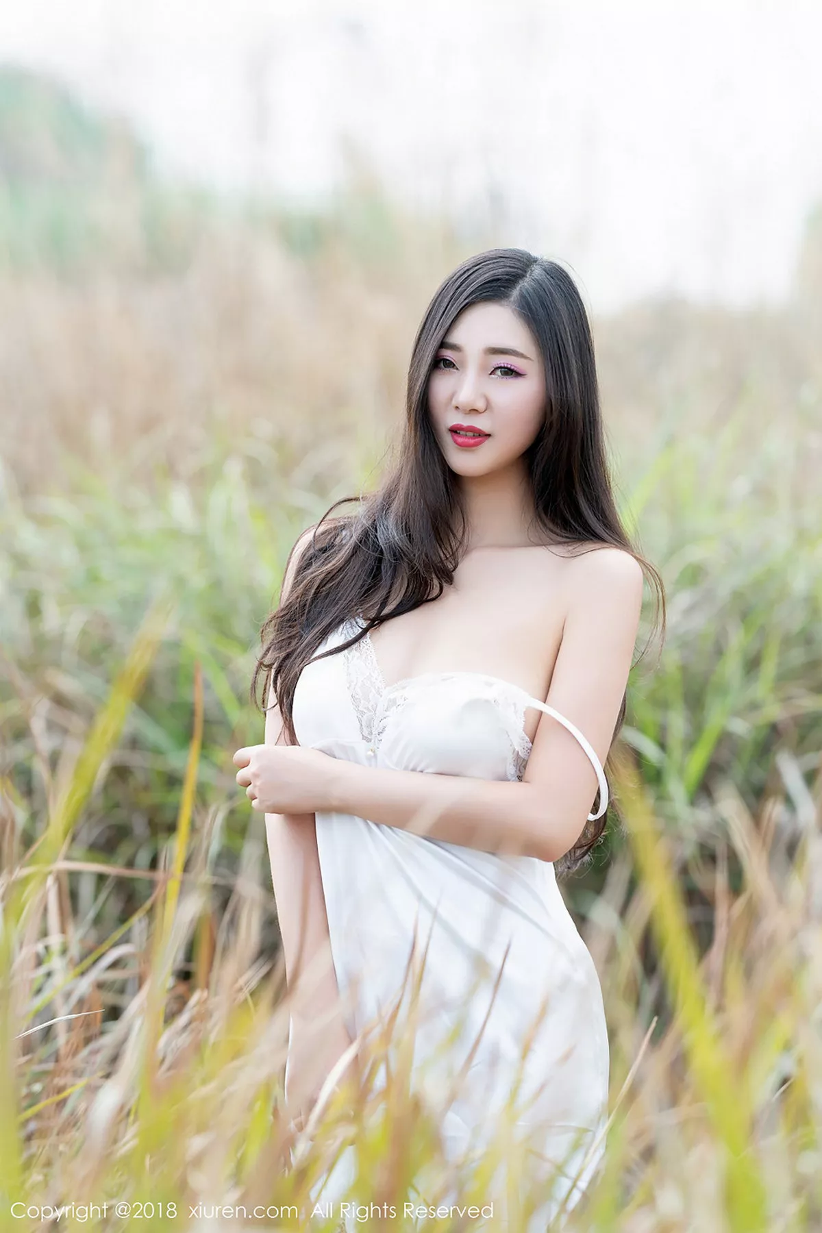 秀人集.com_[XiuRen秀人网]No.1076_女神宋KiKi户外脱白色长裙秀蕾丝印花内衣爆乳诱惑写真32P