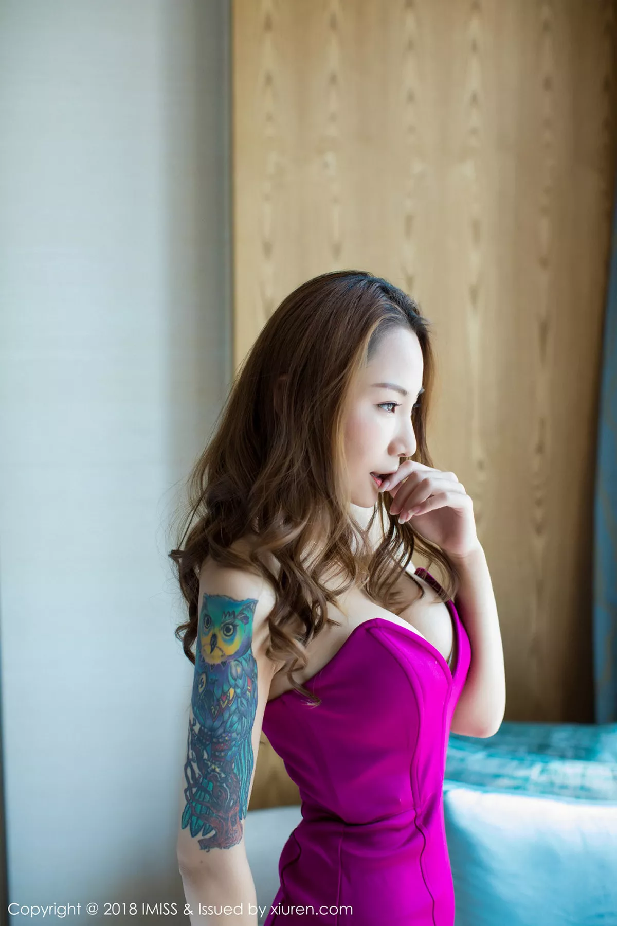 秀人集.com_[IMISS爱蜜社]Vol.257_嫩模Vissa红色低胸连身裙+私房真空白衬衣露美乳诱惑写真62P