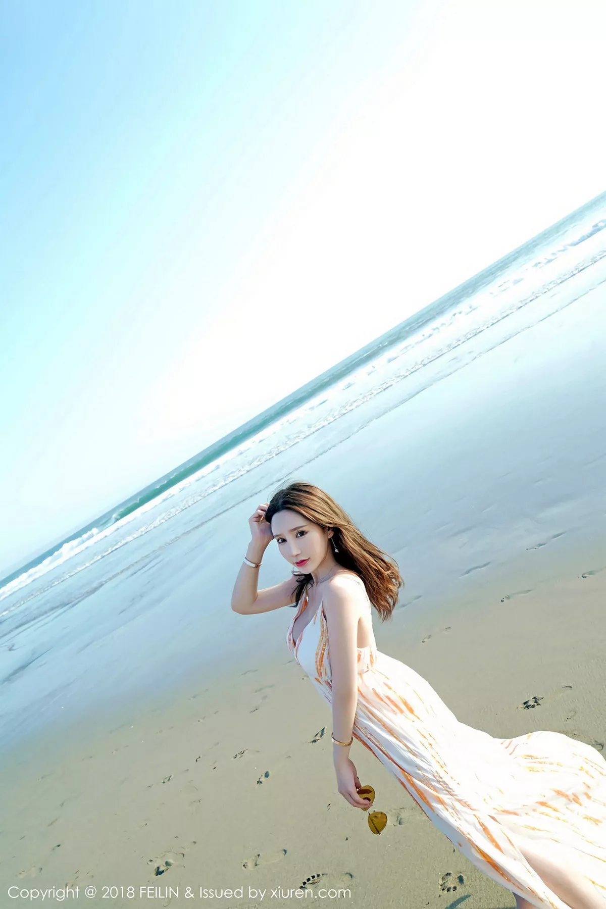 秀人集.com_[FeiLin嗲囡囡]Vol.144_美女主播周于希泳池里性感连体比基尼秀完美身材写真43P