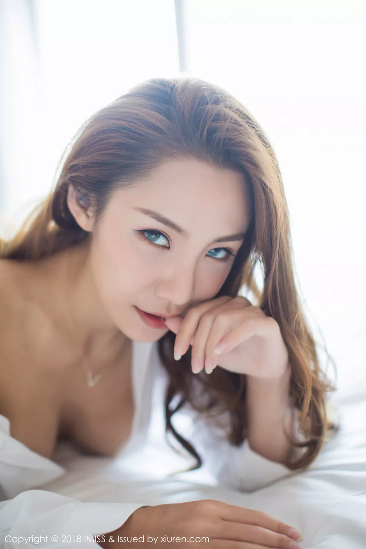 秀人集.com_[IMISS爱蜜社]Vol.257_嫩模Vissa红色低胸连身裙+私房真空白衬衣露美乳诱惑写真62P