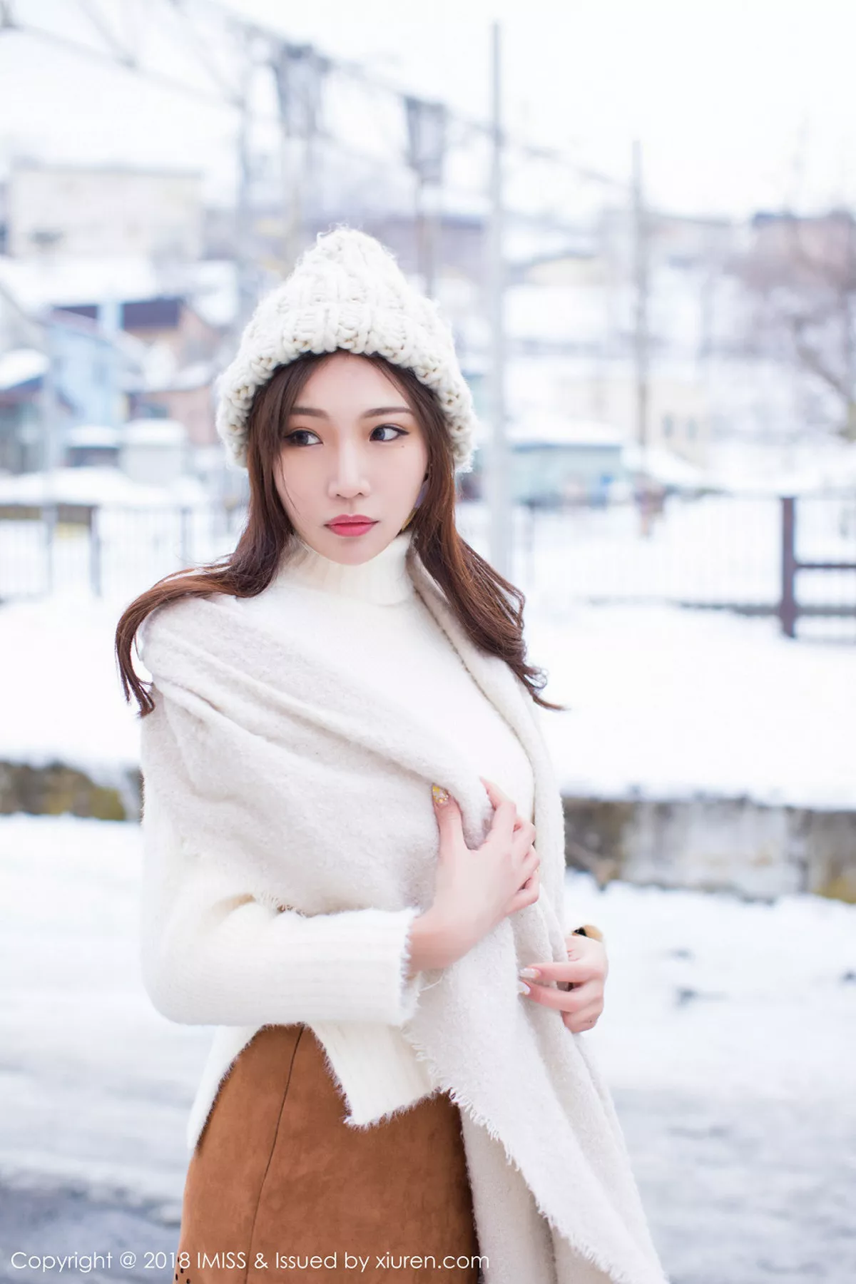 秀人集.com_[IMISS爱蜜社]Vol.256_嫩模小狐狸Sica北海道旅拍高叉连体衣配黑丝裤袜诱惑写真37P