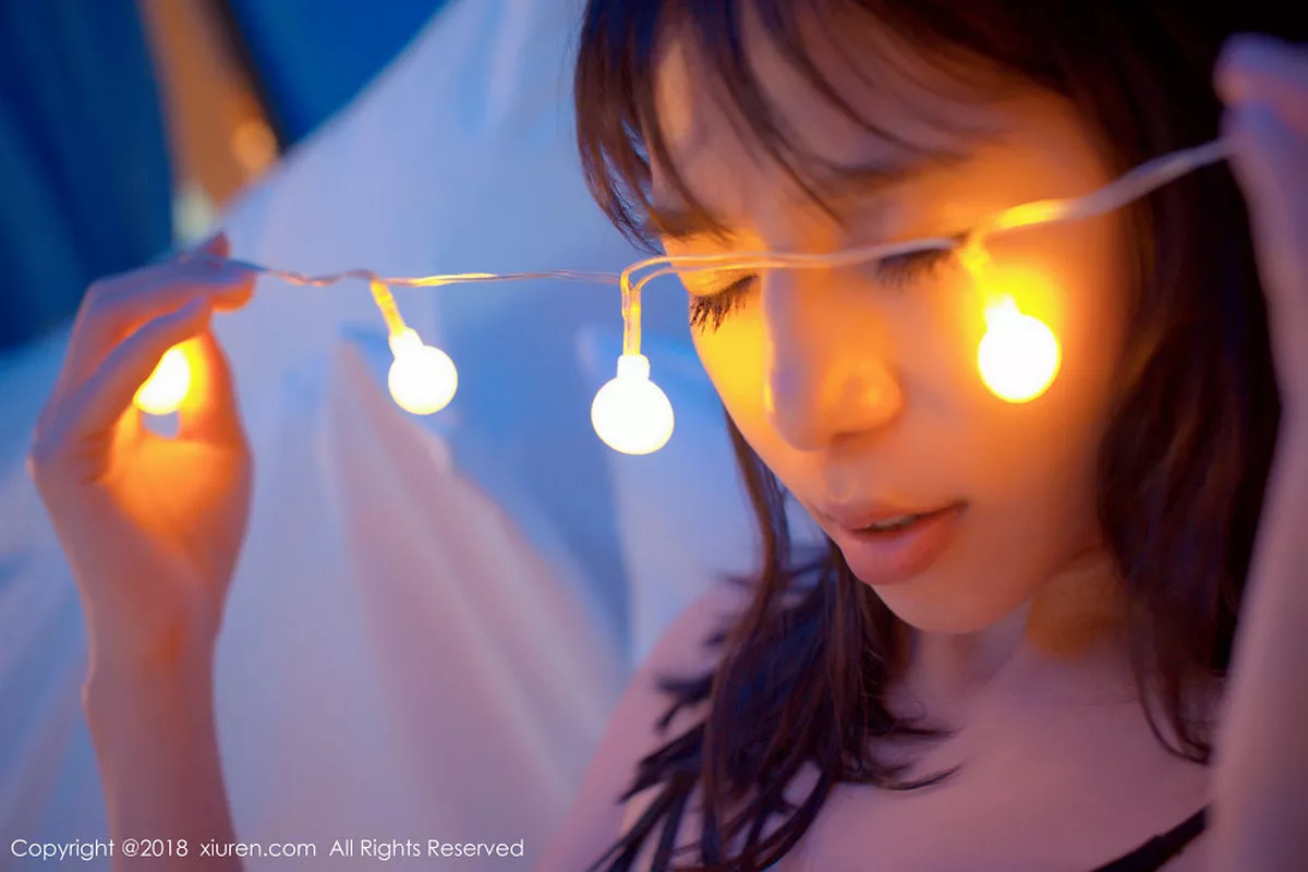 秀人集.com_[XiuRen秀人网]No.1057_嫩模艾栗栗居家床上黑色蕾丝内衣灯光下撩人诱惑写真48P