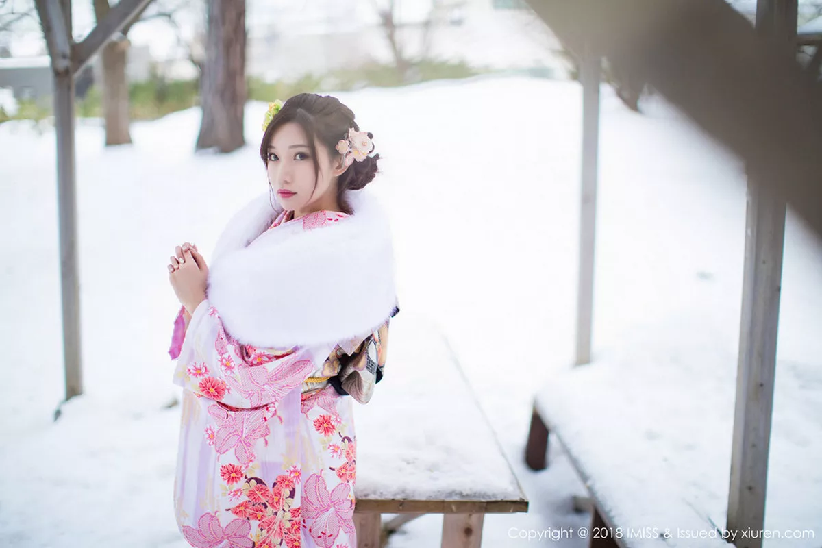 秀人集.com_[IMISS爱蜜社]Vol.256_嫩模小狐狸Sica北海道旅拍高叉连体衣配黑丝裤袜诱惑写真37P