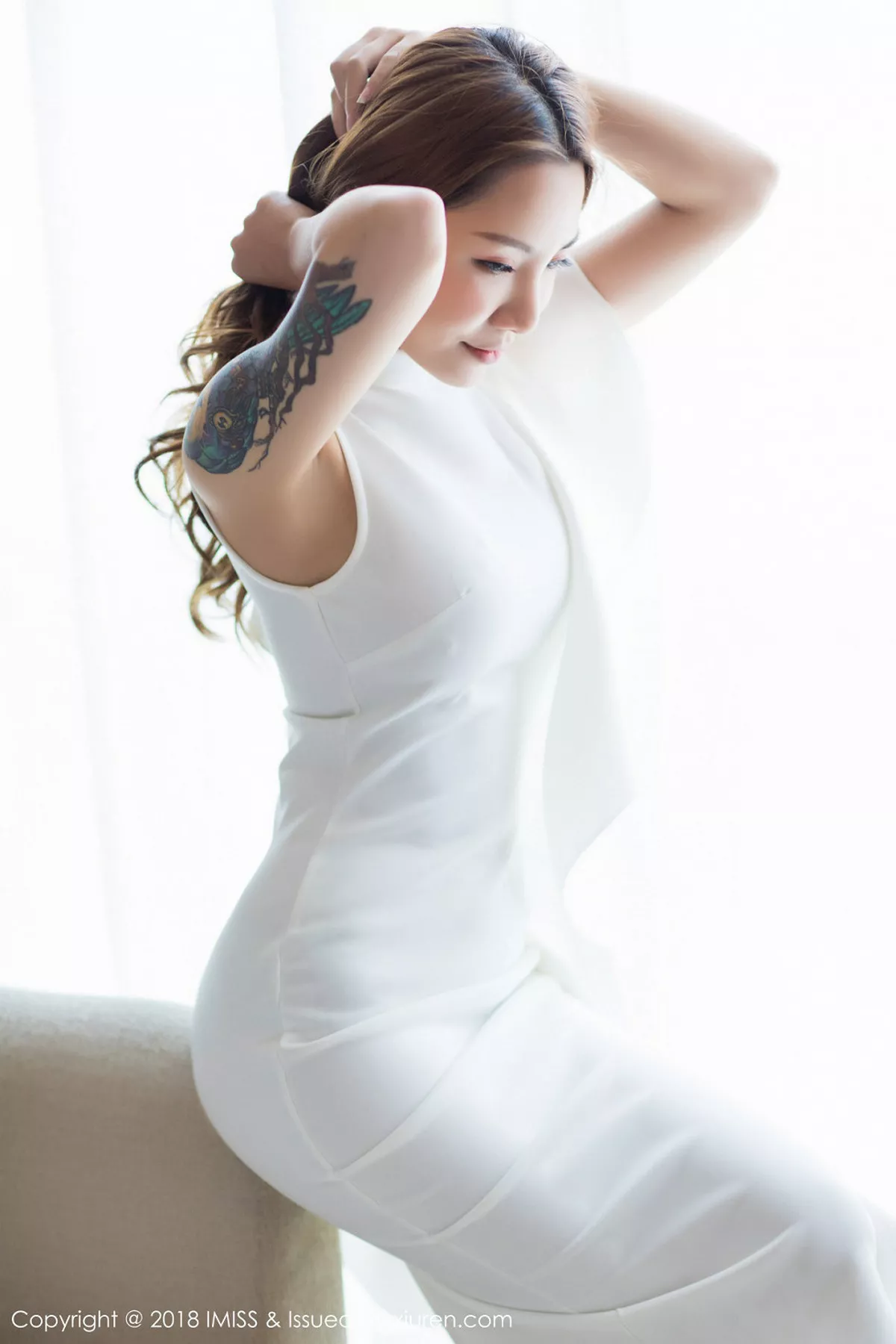 秀人集.com_[IMISS爱蜜社]Vol.257_嫩模Vissa红色低胸连身裙+私房真空白衬衣露美乳诱惑写真62P