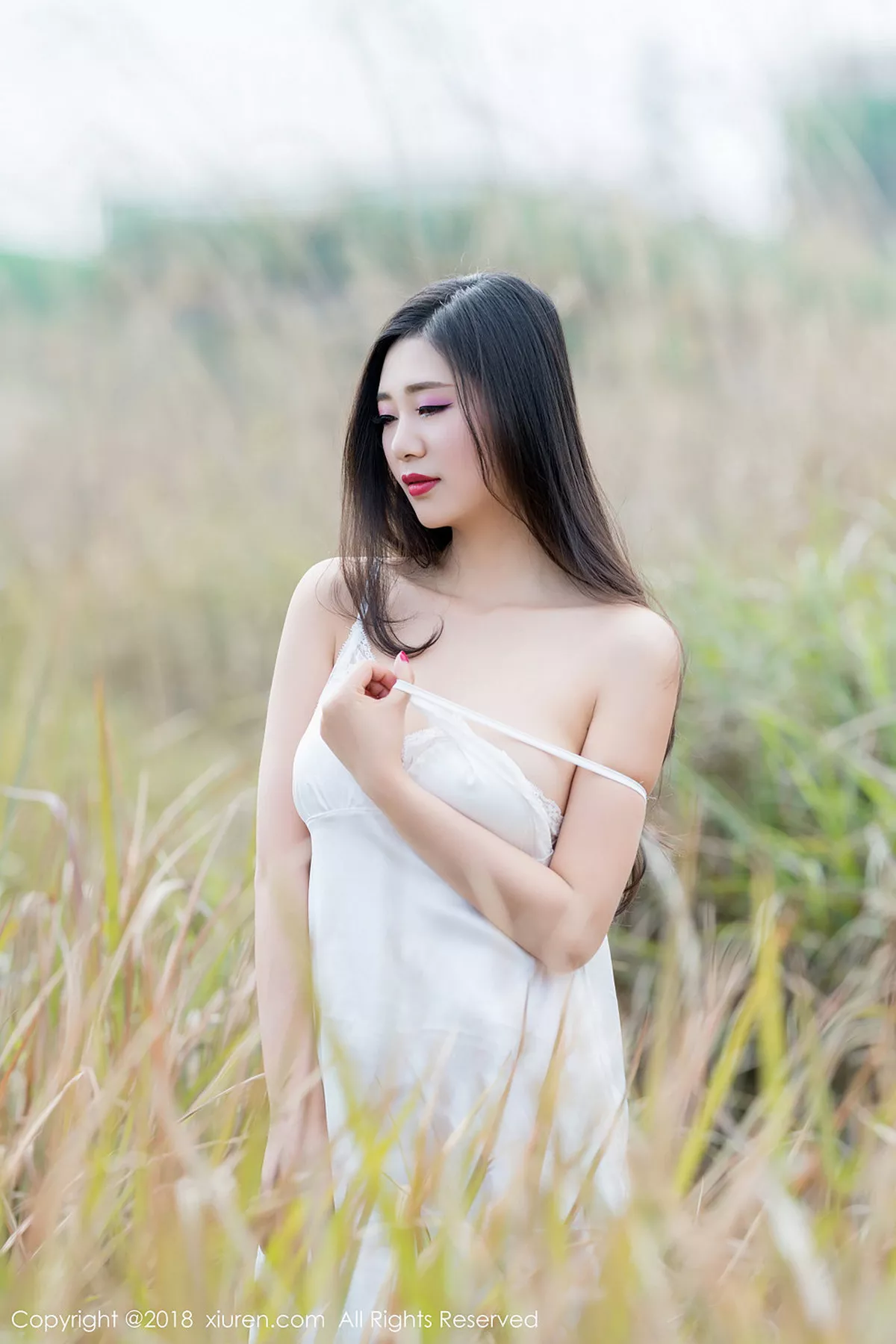 秀人集.com_[XiuRen秀人网]No.1076_女神宋KiKi户外脱白色长裙秀蕾丝印花内衣爆乳诱惑写真32P