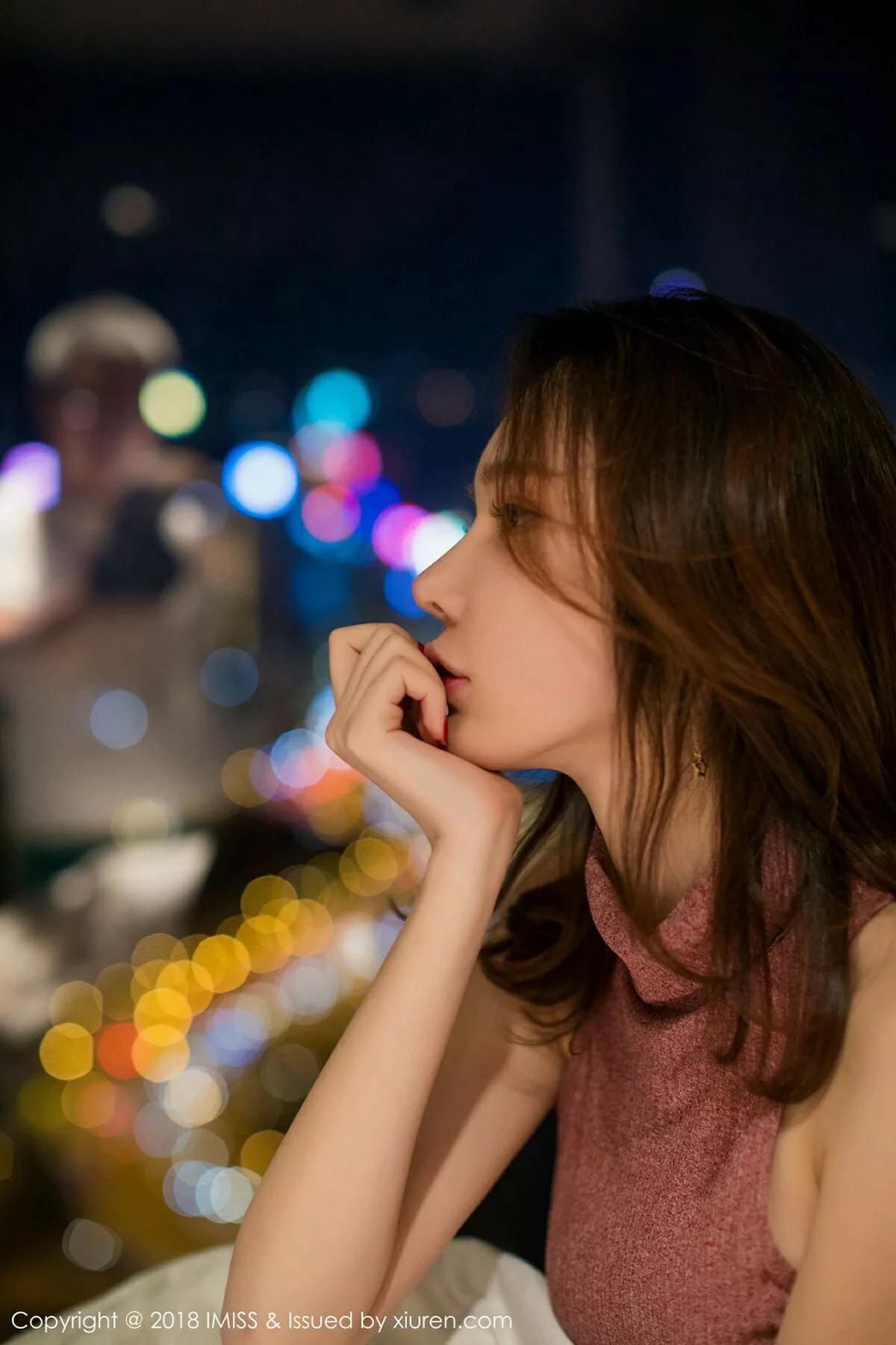 秀人集.com_[IMISS爱蜜社]Vol.273_女神萌琪琪Irene居家床上全裸上身半露豪乳撩人诱惑写真56P