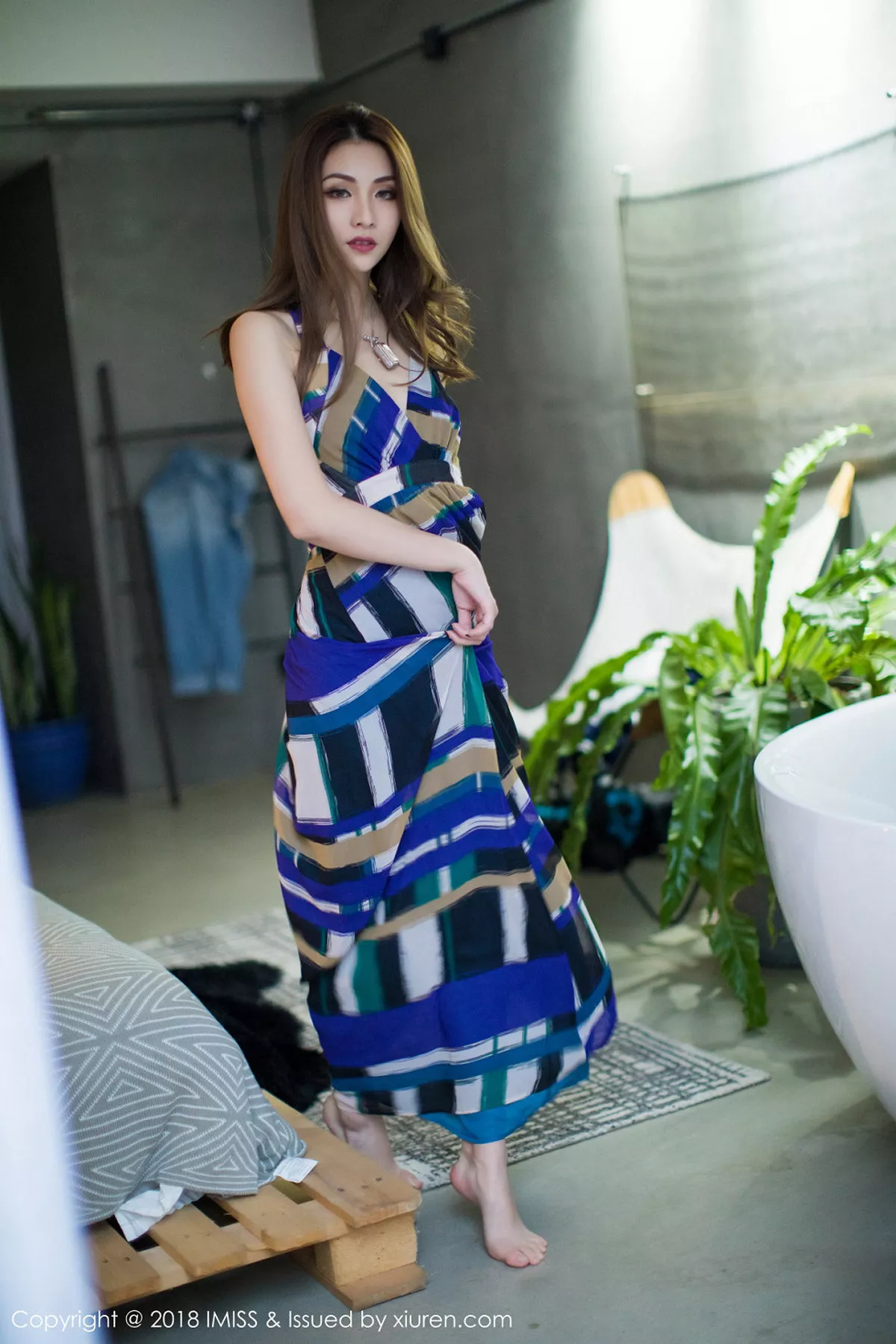 秀人集.com_[IMISS爱蜜社]Vol.268_嫩模Arlie居家私房高叉连体吊带秀完美身材丝袜美腿诱惑写真41P