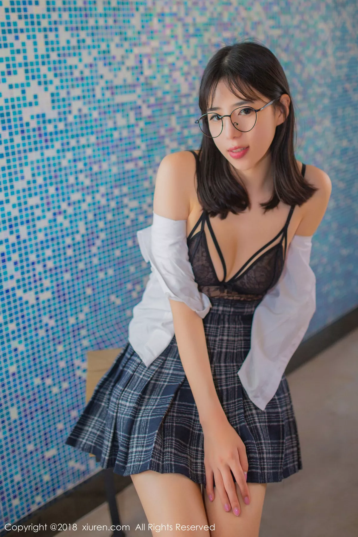 秀人集.com_[XiuRen秀人网]No.1094_嫩模艾栗栗性感学生制服半脱黑色蕾丝内衣秀美胸迷人写真50P