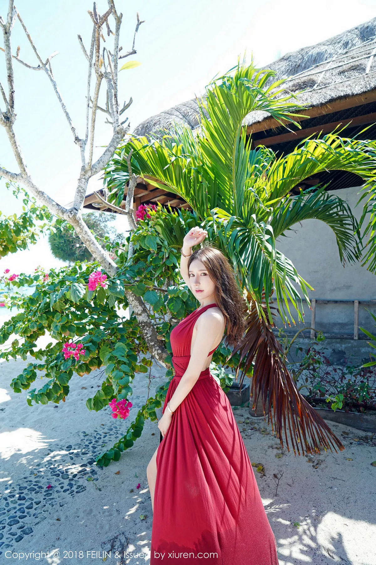 秀人集.com_[FeiLin嗲囡囡]Vol.152_女神周于希户外OL黑丝装扮撩裙无内黑丝裤袜火辣诱惑写真40P