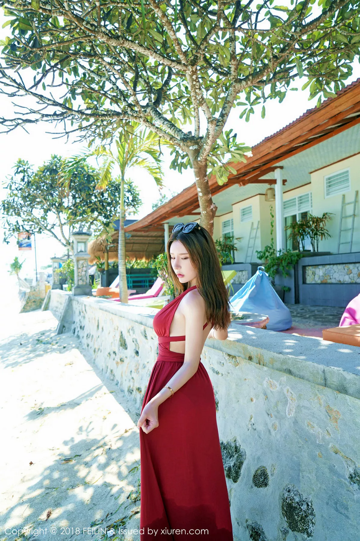 秀人集.com_[FeiLin嗲囡囡]Vol.152_女神周于希户外OL黑丝装扮撩裙无内黑丝裤袜火辣诱惑写真40P