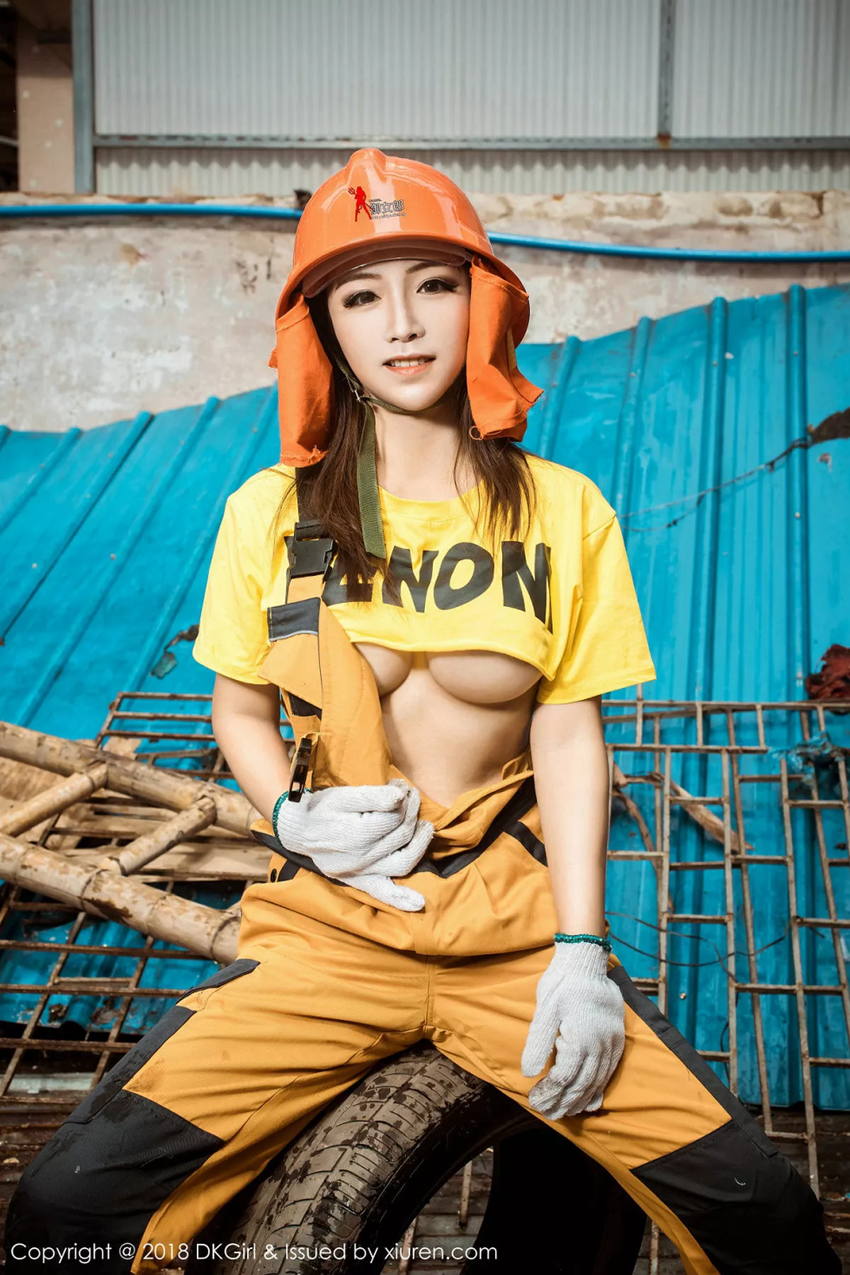 秀人集.com_[DKGirl御女郎]Vol.077_嫩模媛美人真空工装+全裸上身露丰乳肥臀惹火诱惑写真50P