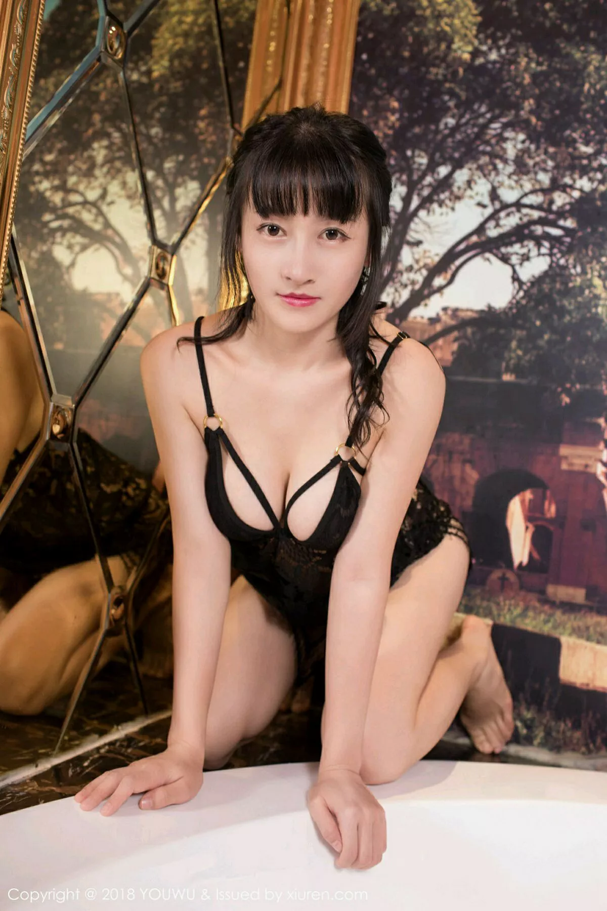 秀人集.com_[YouWu尤物馆]Vol.107_女神小探戈浴室里性感黑色蕾丝内衣撩人姿势极致诱惑写真50P