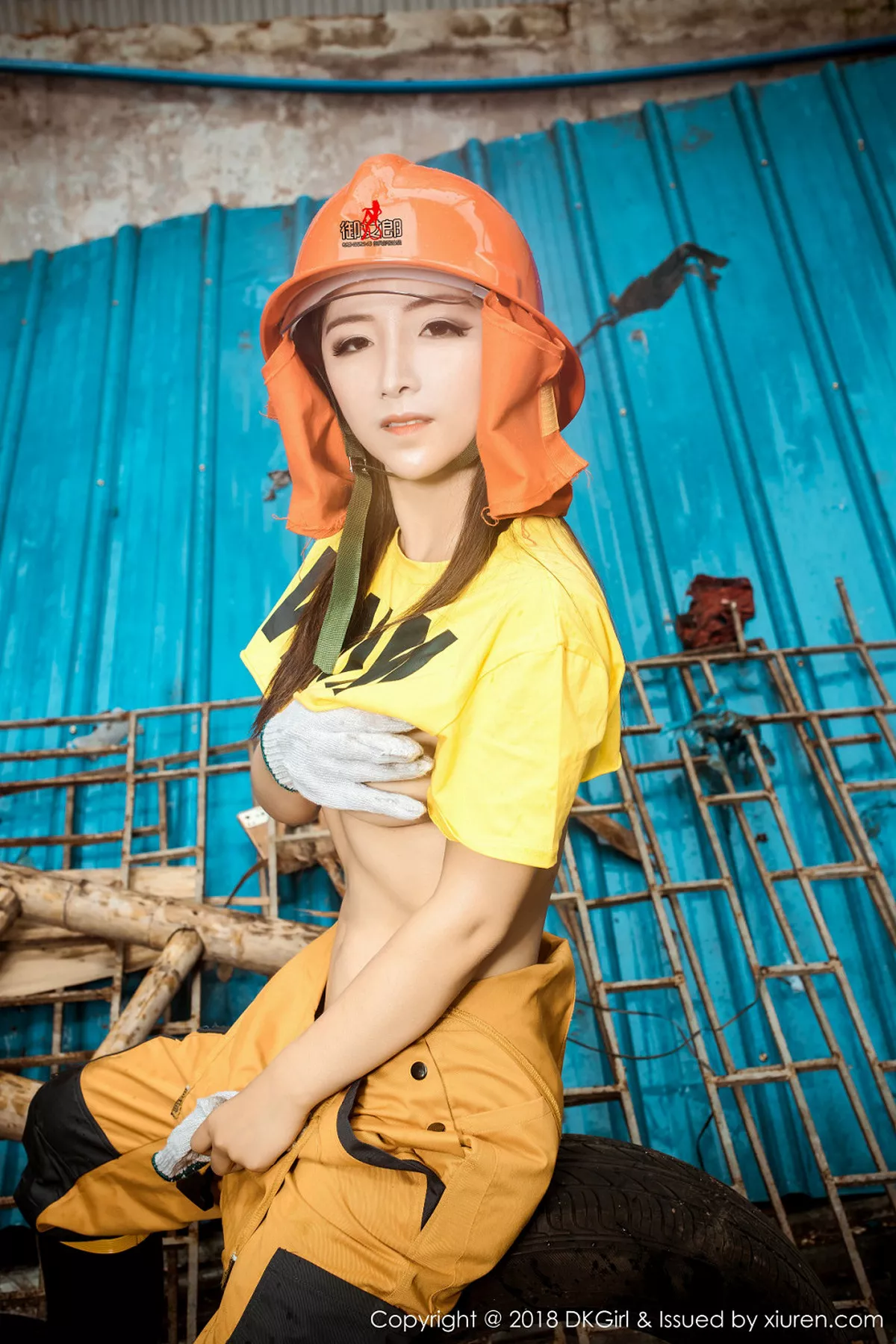 秀人集.com_[DKGirl御女郎]Vol.077_嫩模媛美人真空工装+全裸上身露丰乳肥臀惹火诱惑写真50P