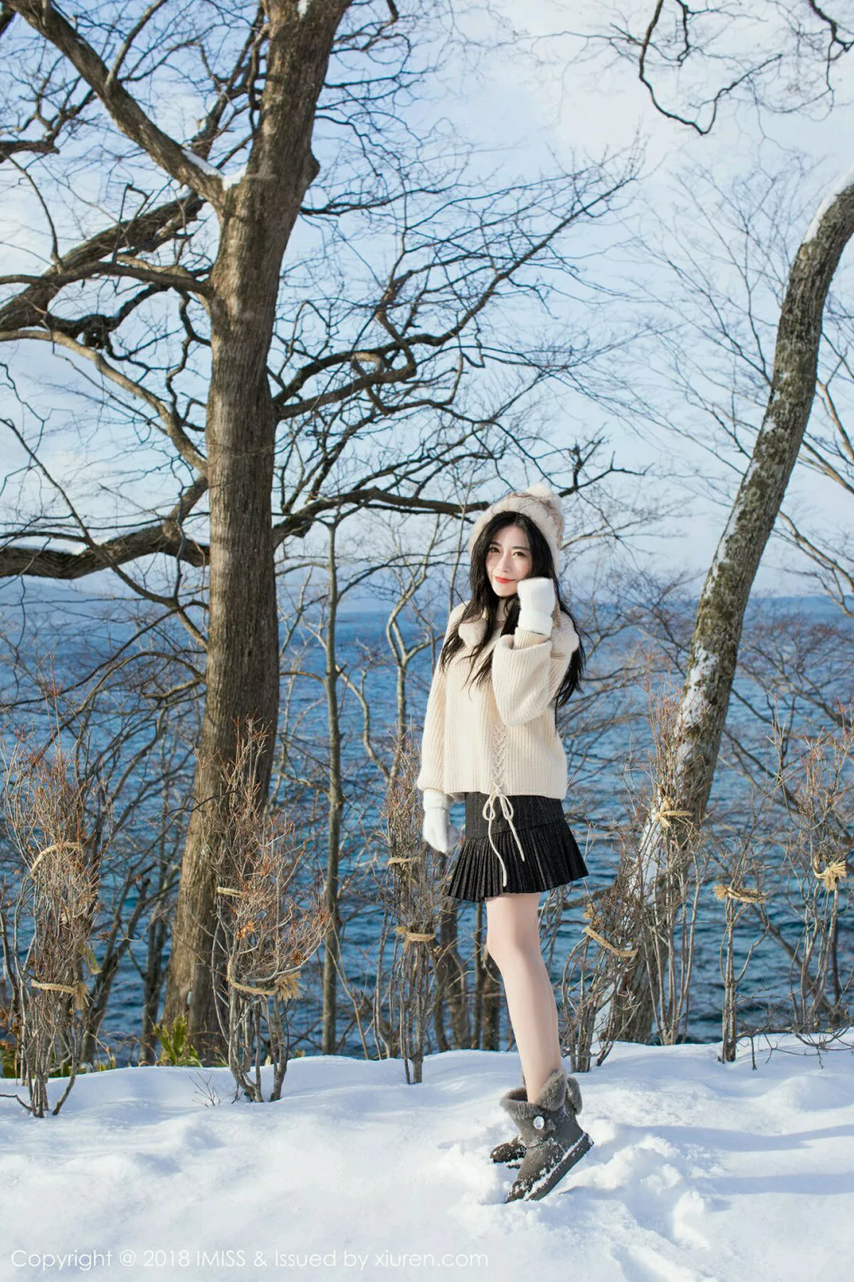 秀人集.com_[IMISS爱蜜社]Vol.272_女神许诺Sabrina北海道旅拍闪亮酒红色V领睡袍性感写真42P