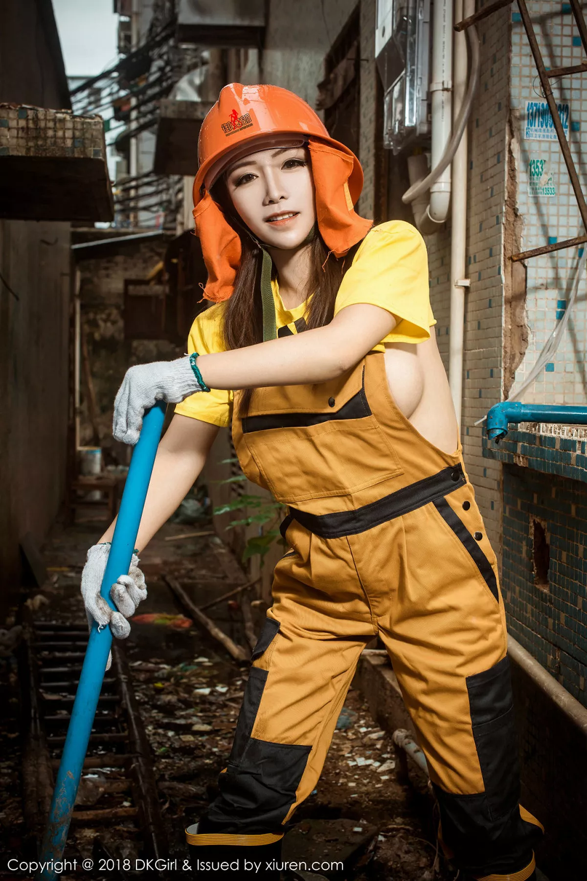 秀人集.com_[DKGirl御女郎]Vol.077_嫩模媛美人真空工装+全裸上身露丰乳肥臀惹火诱惑写真50P