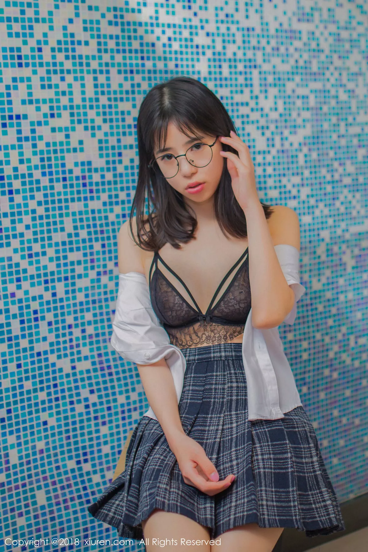 秀人集.com_[XiuRen秀人网]No.1094_嫩模艾栗栗性感学生制服半脱黑色蕾丝内衣秀美胸迷人写真50P