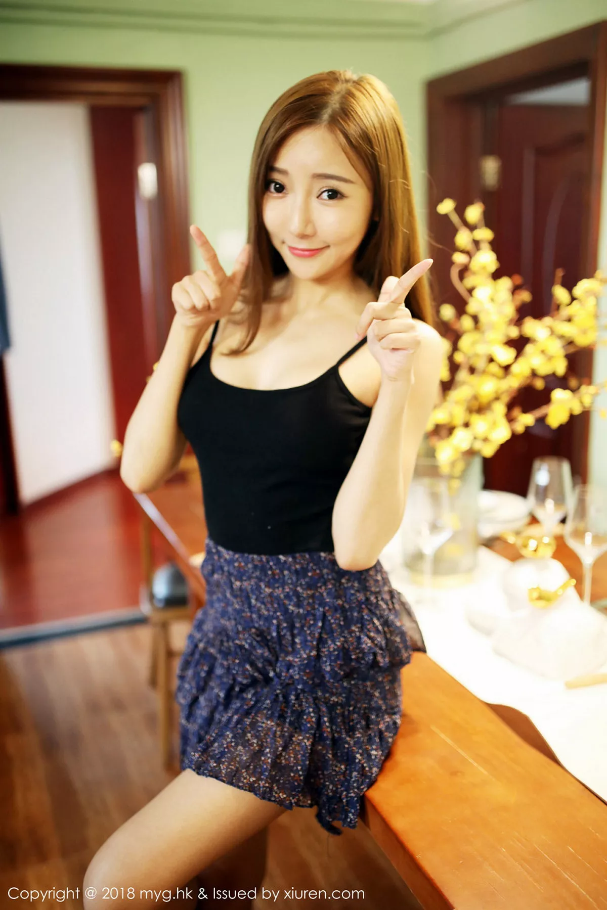 秀人集.com_[MyGirl美媛馆]Vol.293_嫩模王馨瑶yanni居家黑色吊带衣半露豪乳性感迷人写真40P