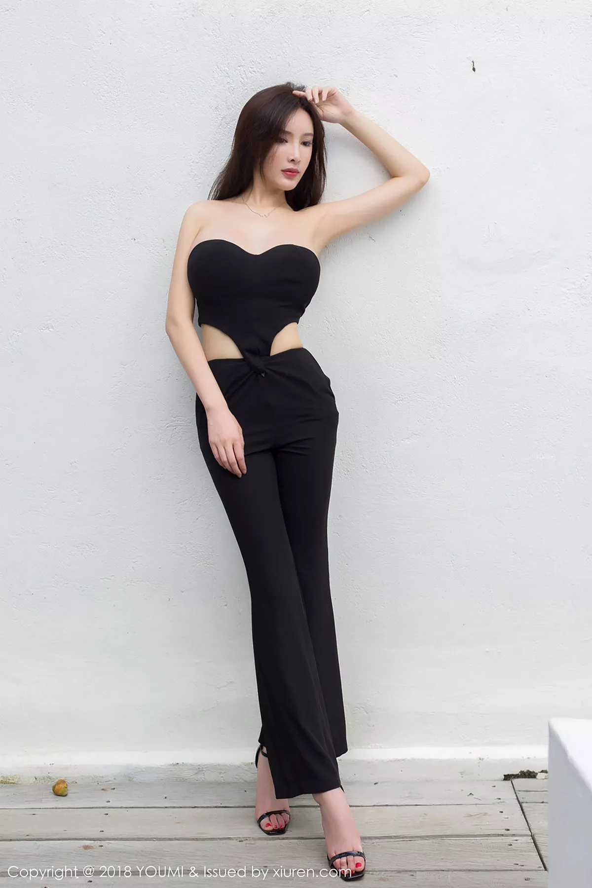 秀人集.com_[YouMi尤蜜荟]Vol.204_女神奶瓶土肥圆巴厘岛旅拍黑色露背连身裙妩媚诱惑写真49P