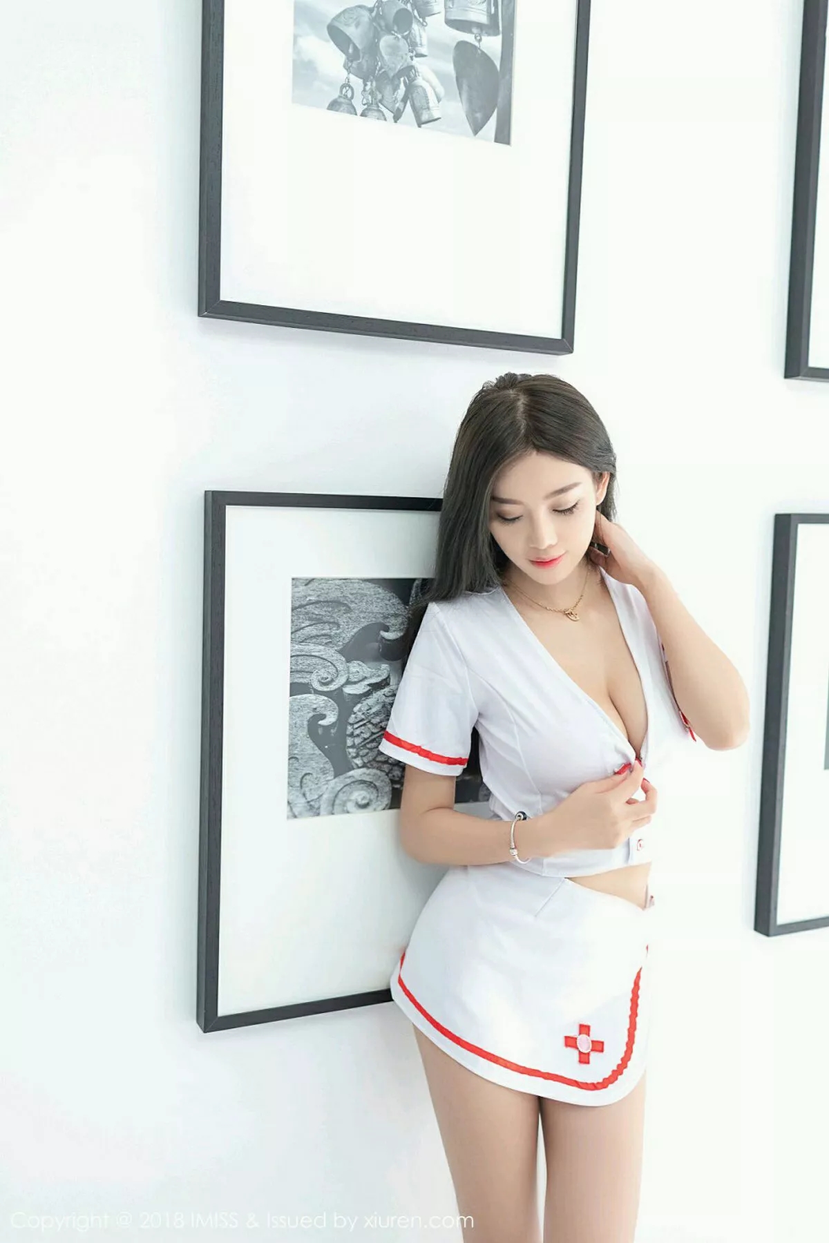 秀人集.com_[IMISS爱蜜社]Vol.283_甜美女神杨晨晨sugar居家性感护士装露白嫩翘臀诱惑写真37P