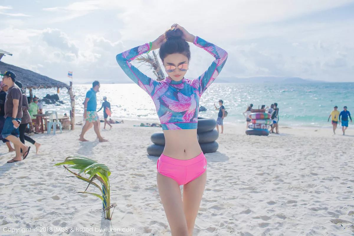 秀人集.com_[IMISS爱蜜社]Vol.279_丽质美女艾司沙滩边红色内裤+泳池边性感比基尼秀完美身材写真52P